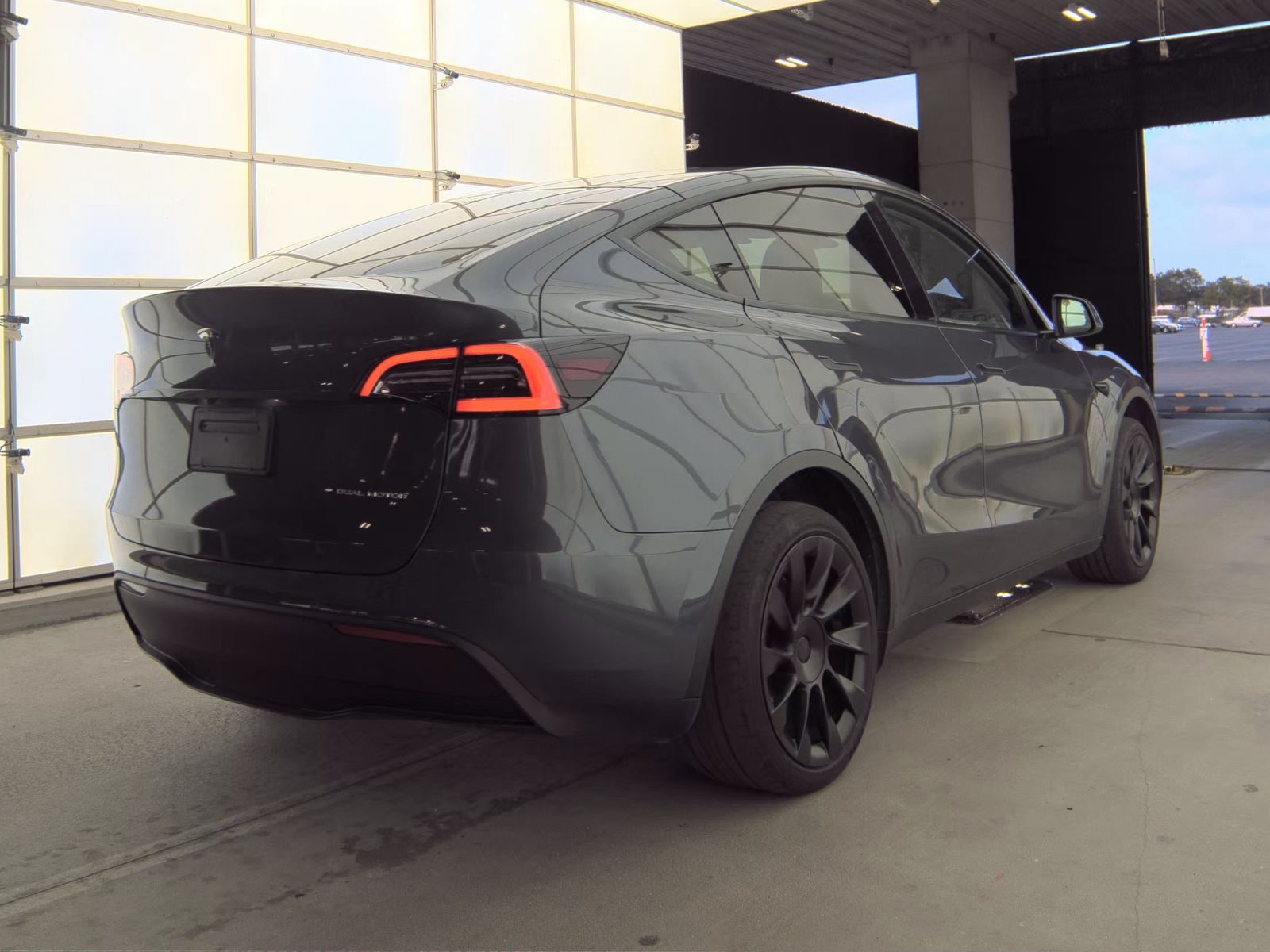 TESLA MODEL Y - 6
