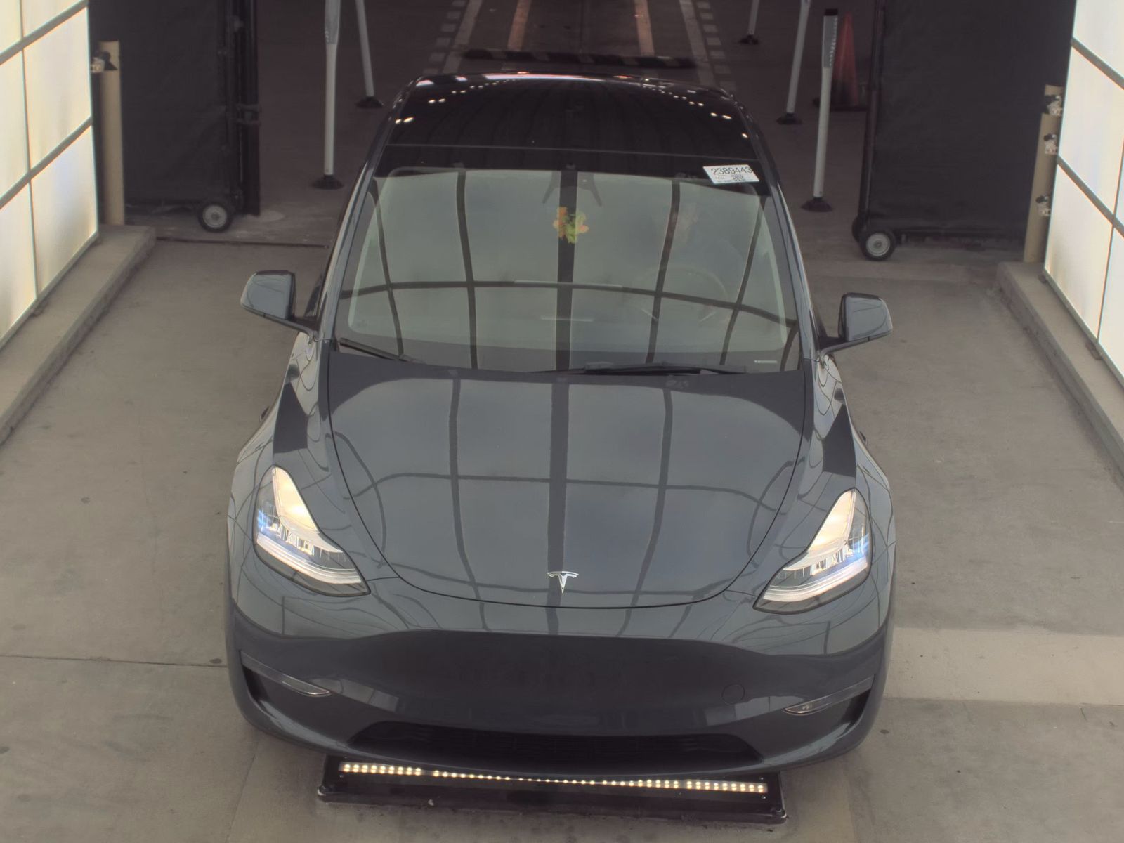 TESLA MODEL Y - 3