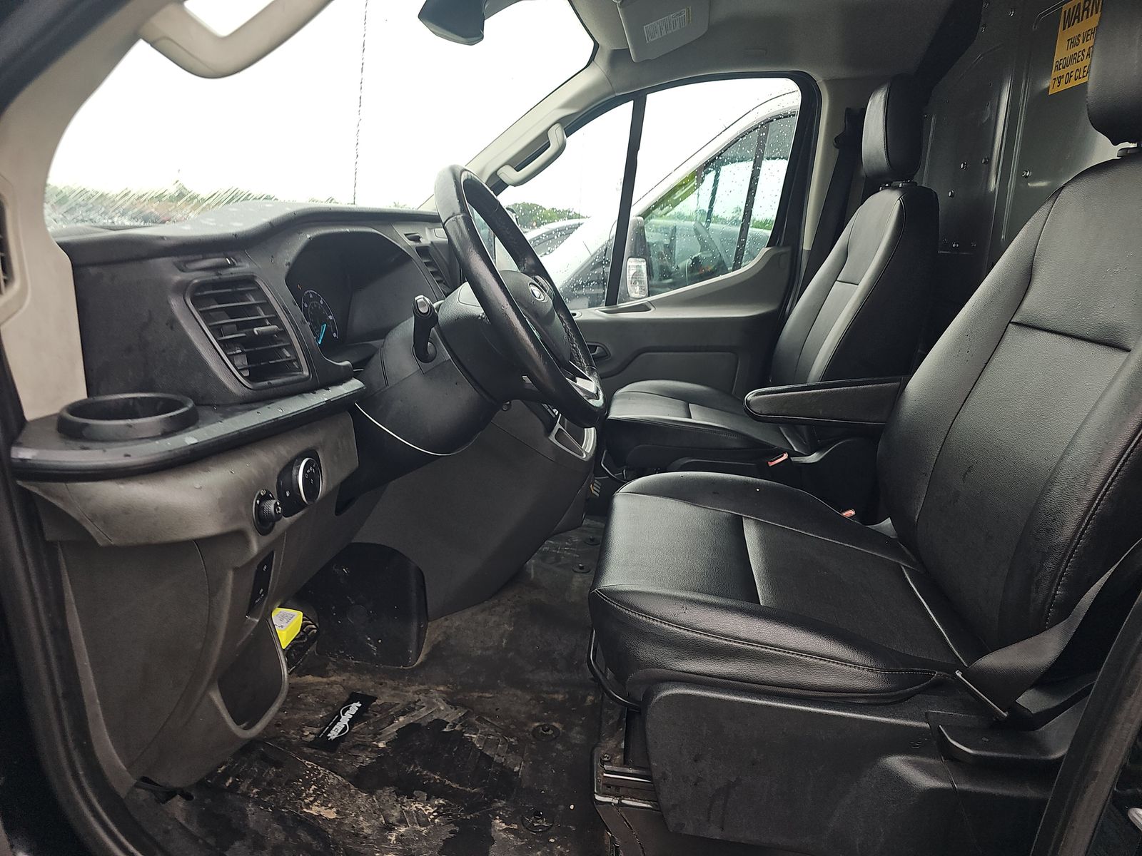 FORD TRANSIT 150 - 8