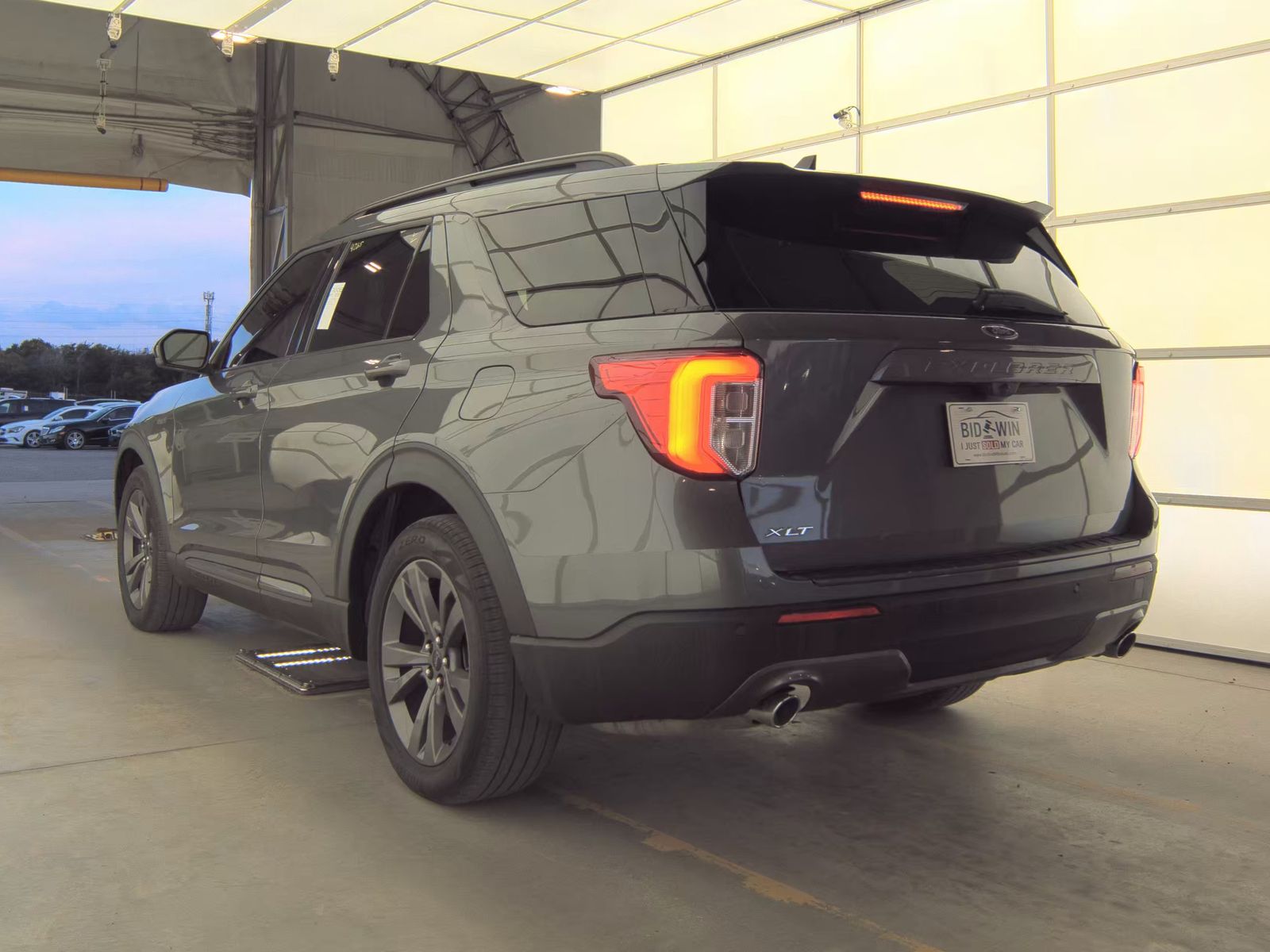 FORD EXPLORER - 9