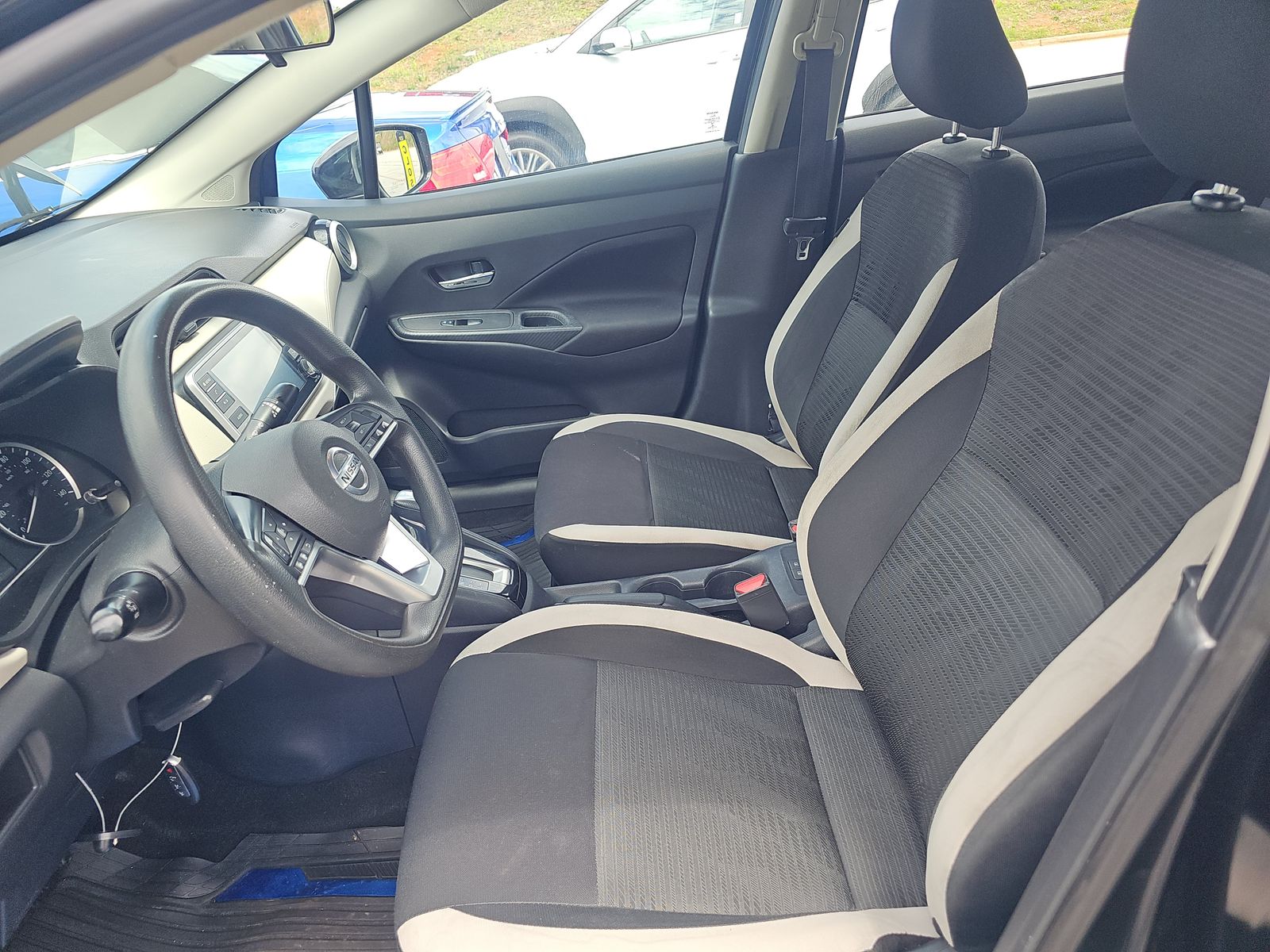 NISSAN VERSA - 8