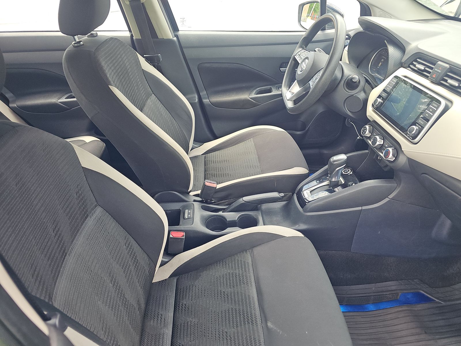 NISSAN VERSA - 9