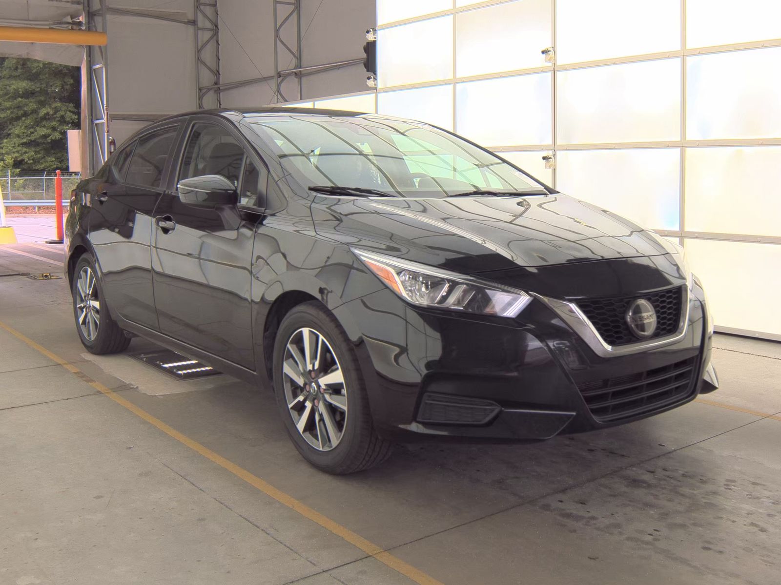 NISSAN VERSA - 4