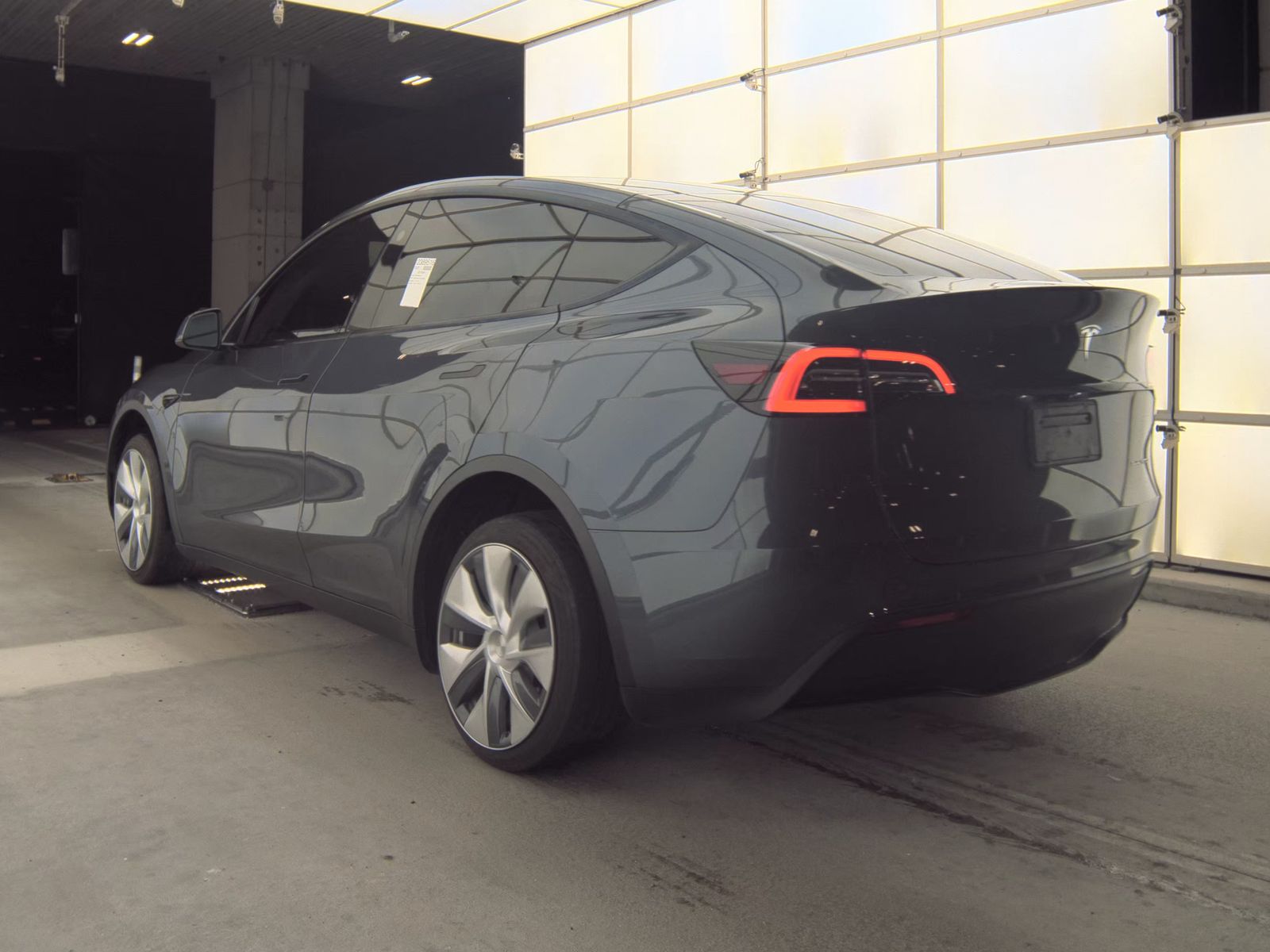 TESLA MODEL Y - 9