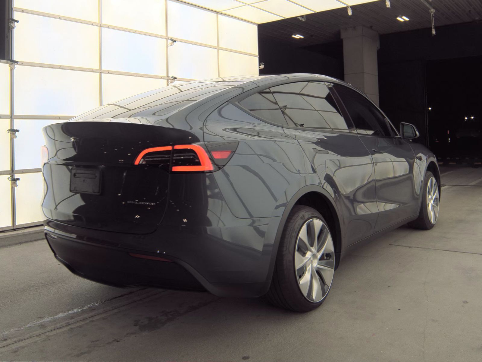 TESLA MODEL Y - 6
