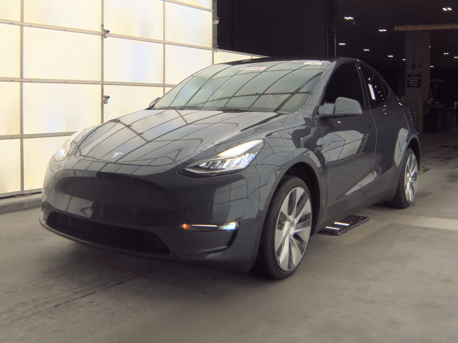 TESLA MODEL Y - 1
