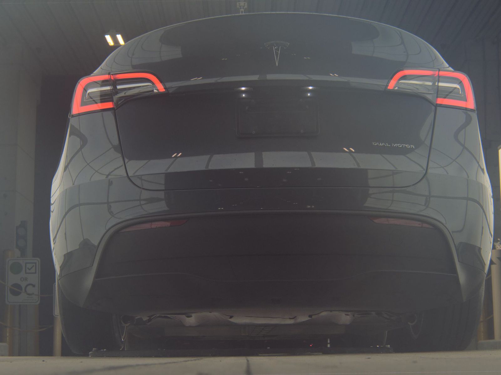 TESLA MODEL Y - 8