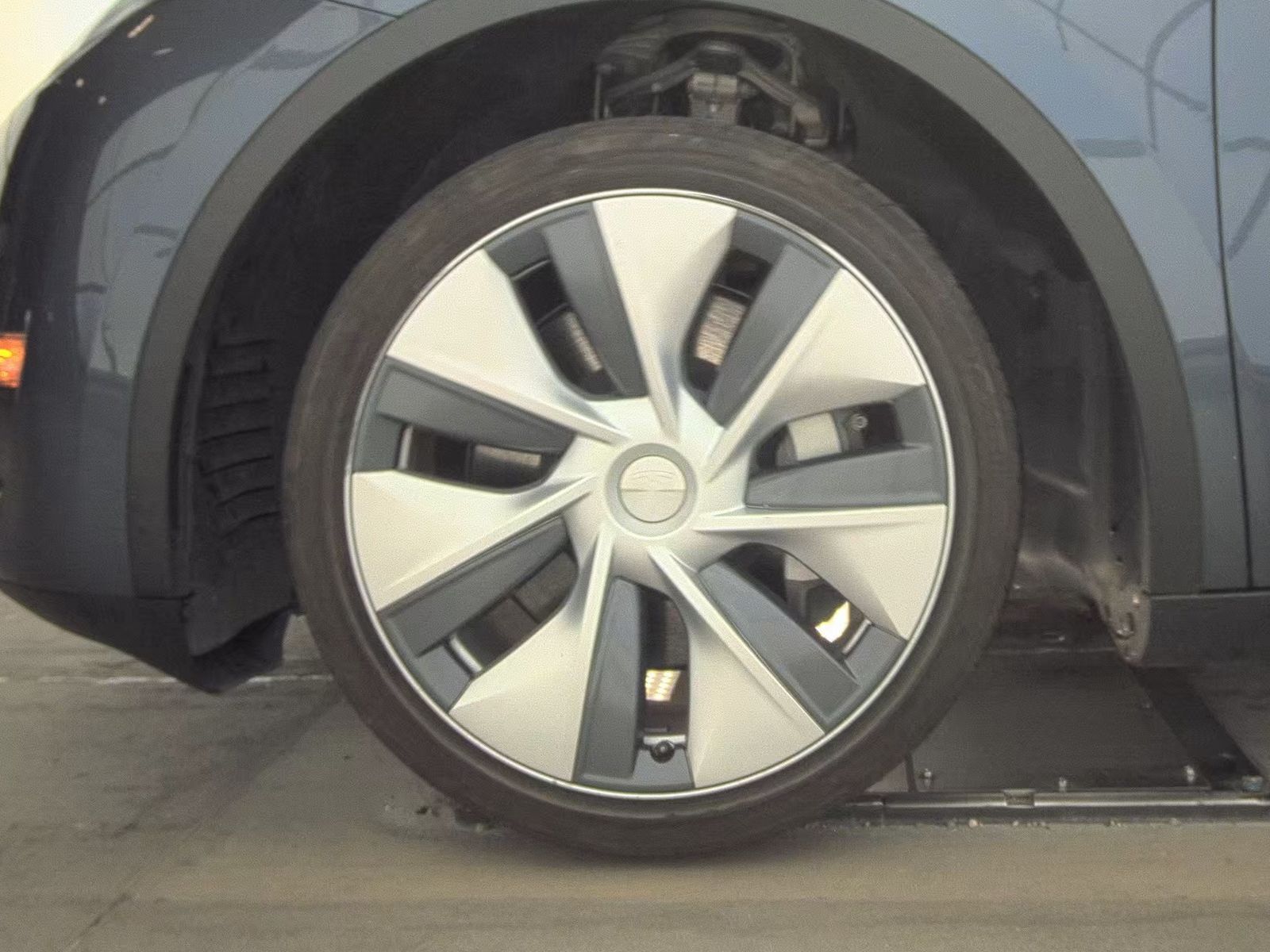 TESLA MODEL Y - 10