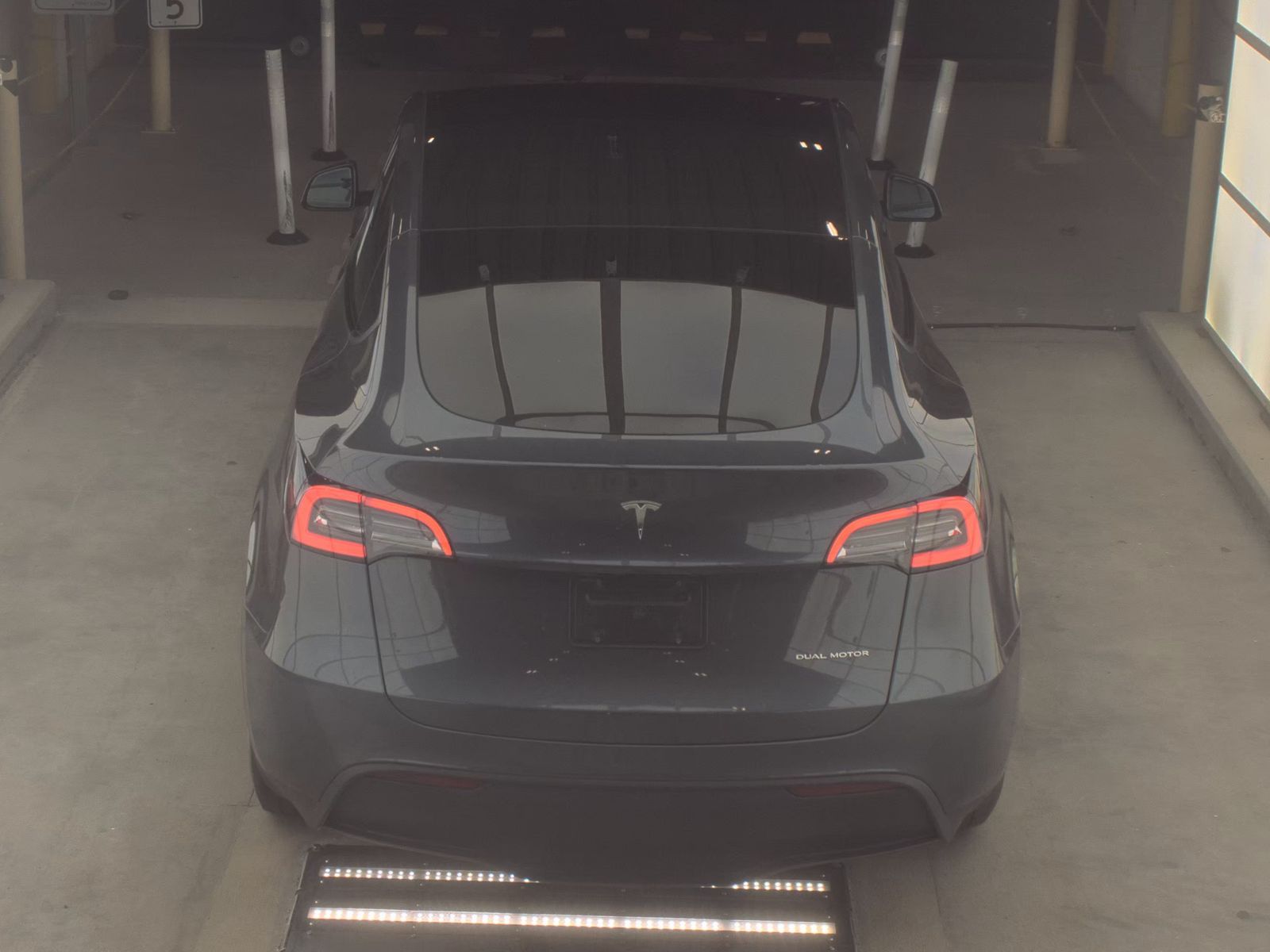 TESLA MODEL Y - 7