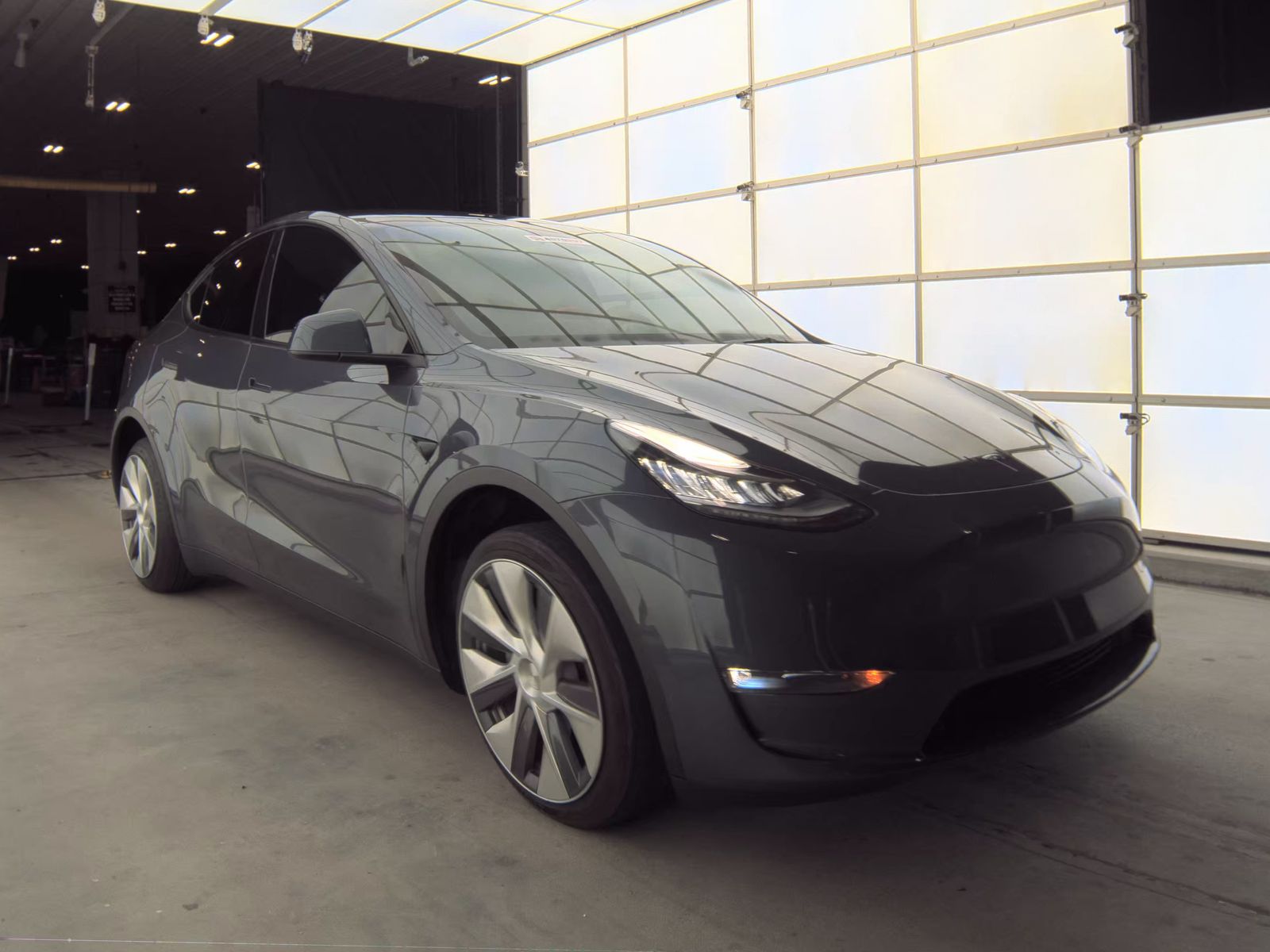 TESLA MODEL Y - 5