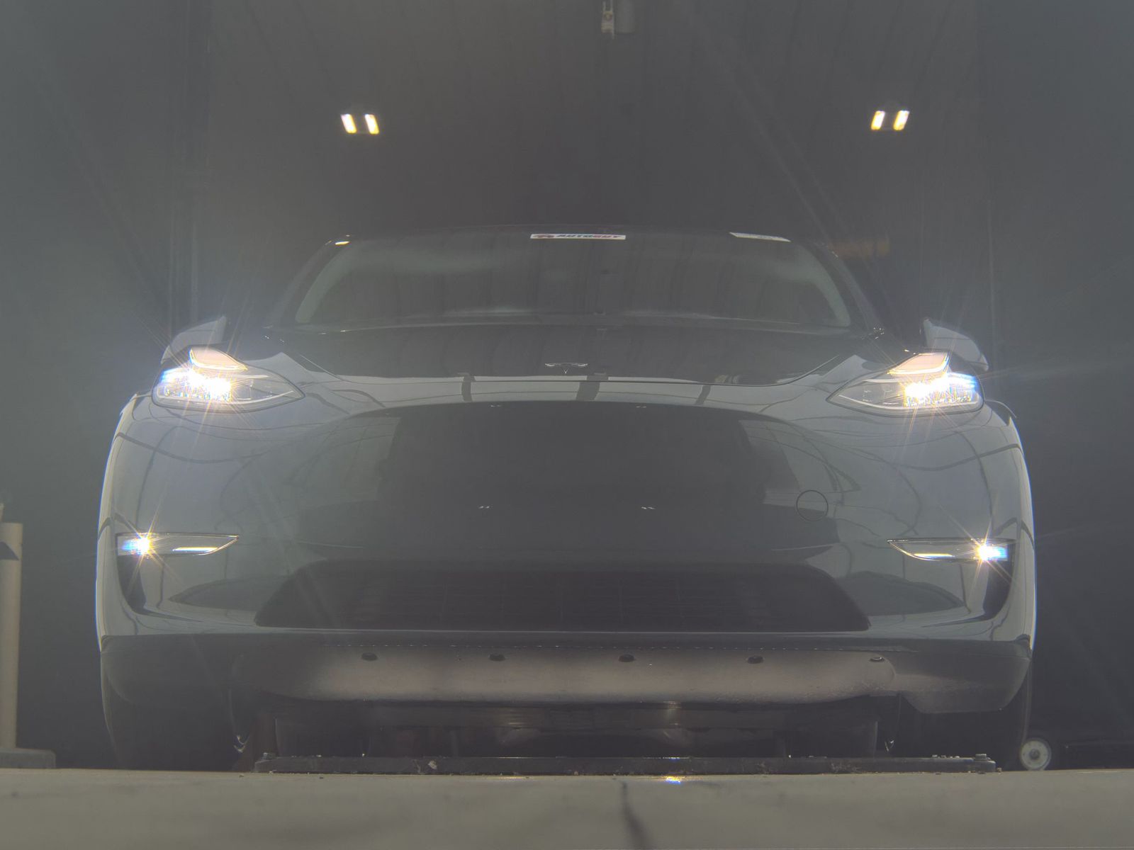 TESLA MODEL Y - 4