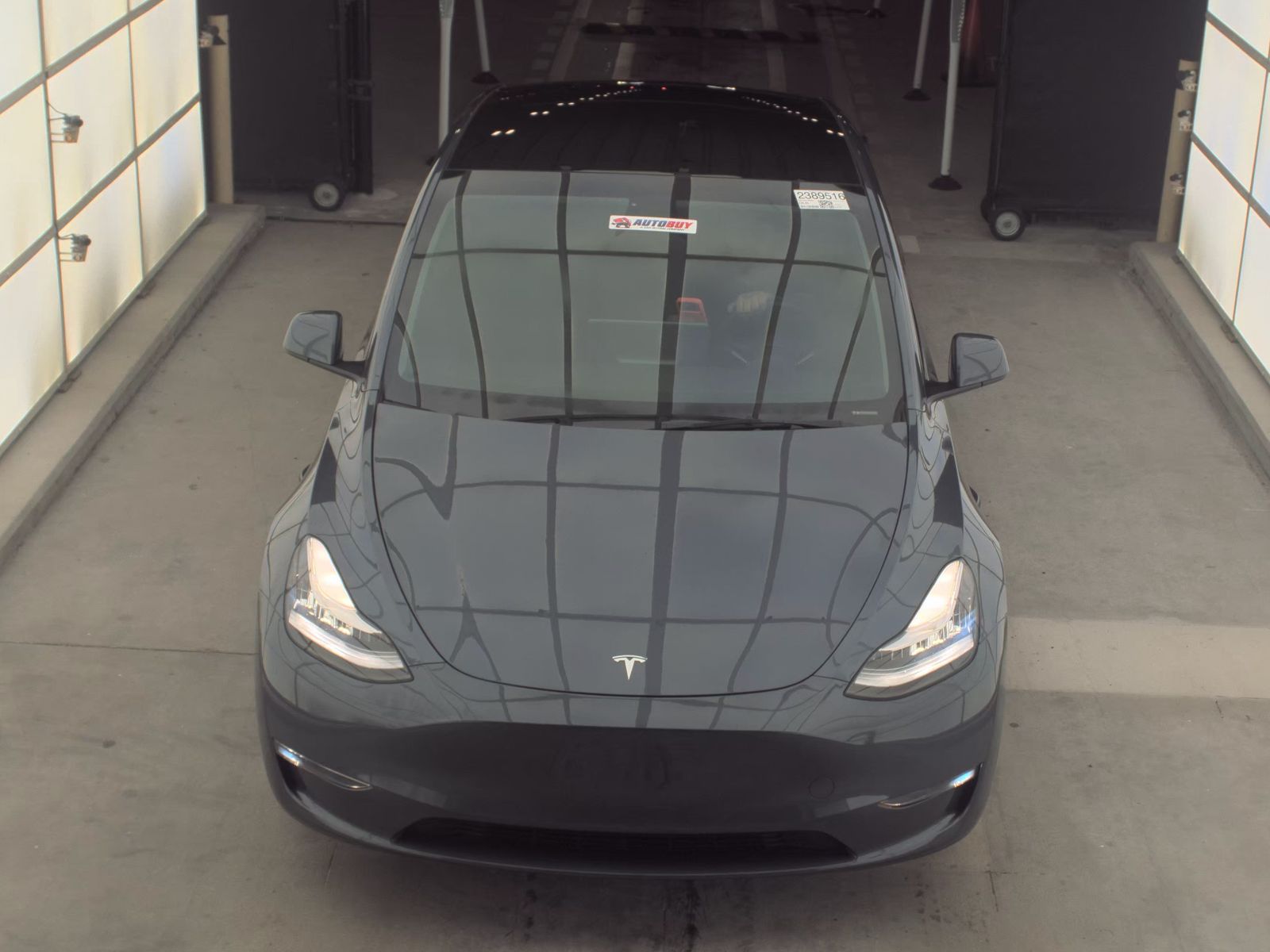 TESLA MODEL Y - 3