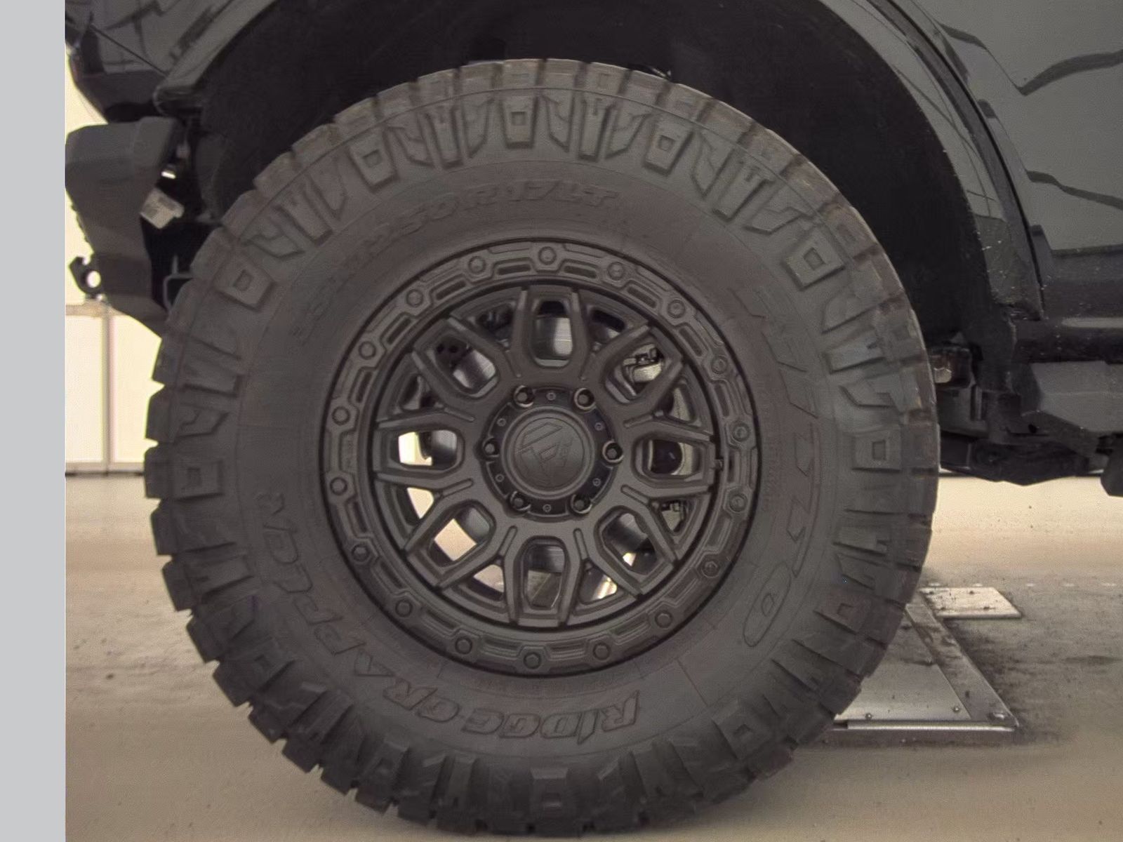 FORD BRONCO - 10