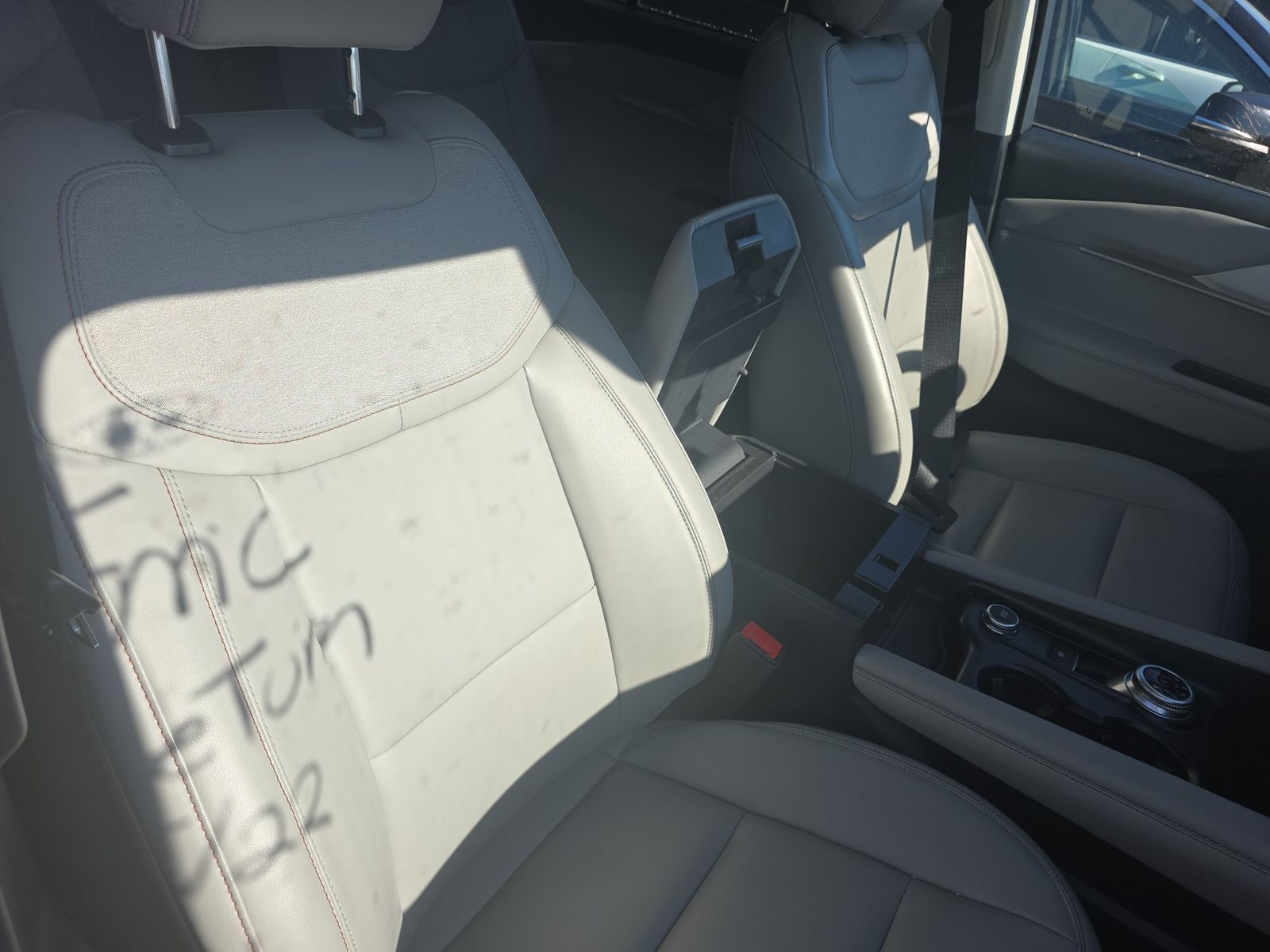 FORD EXPLORER - 9