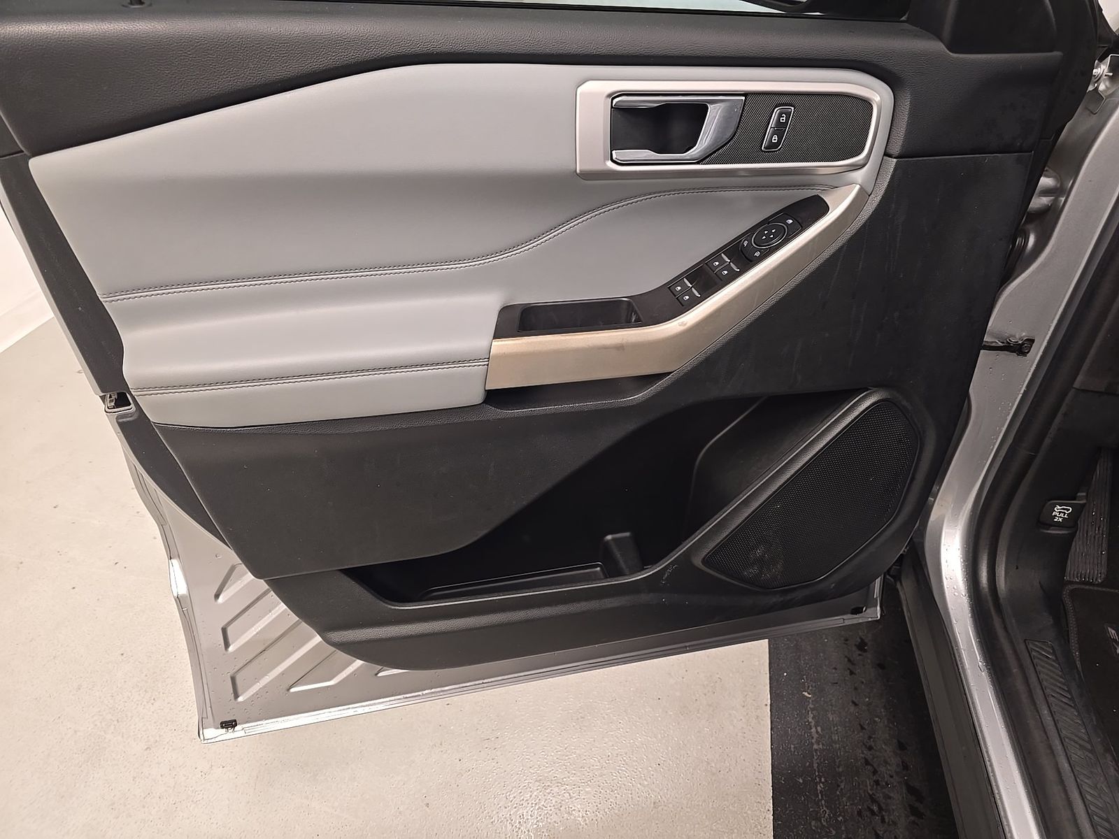 FORD EXPLORER - 10