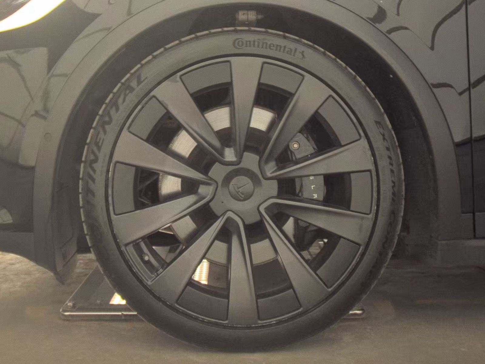 TESLA MODEL X - 10