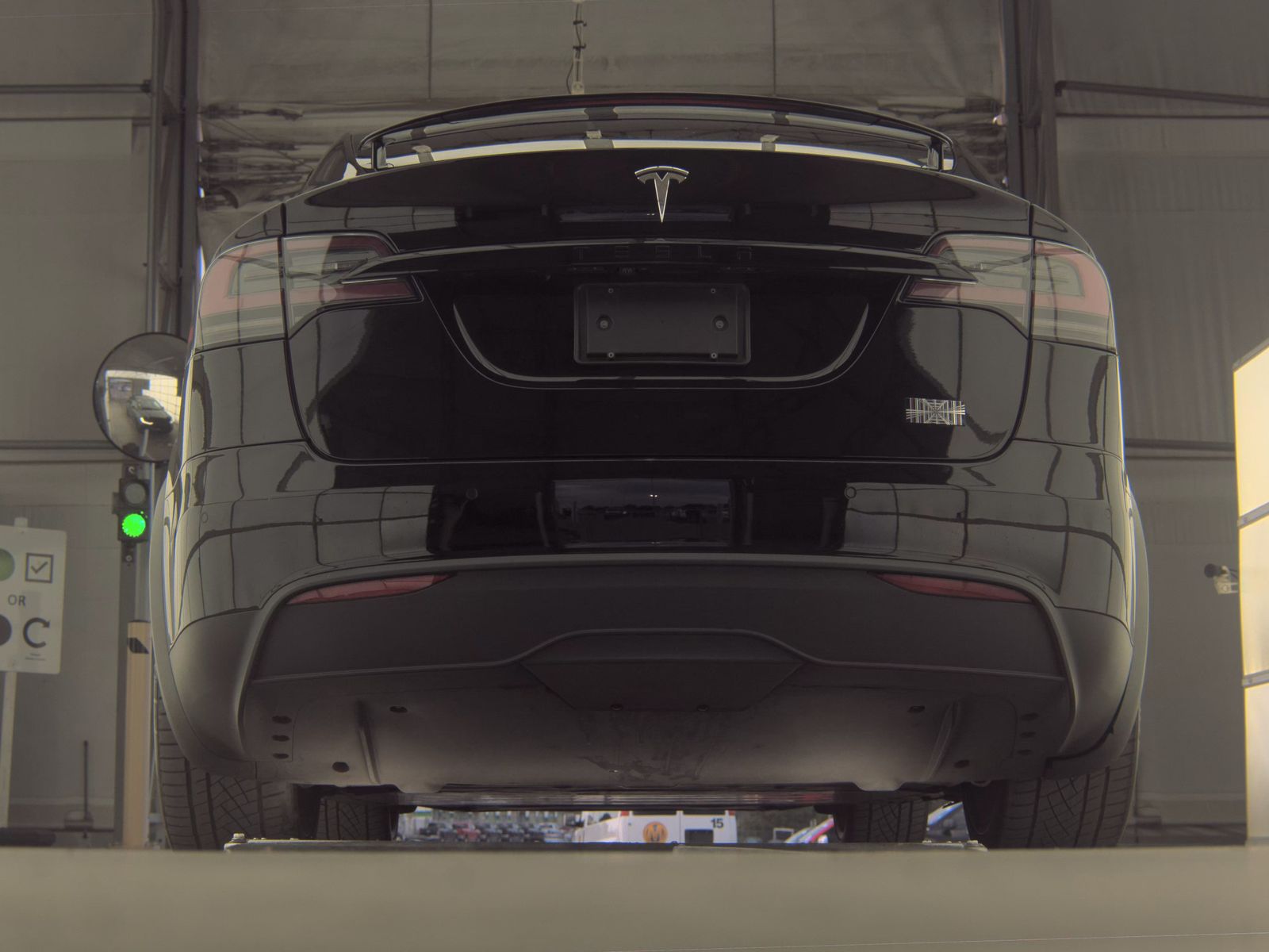 TESLA MODEL X - 8