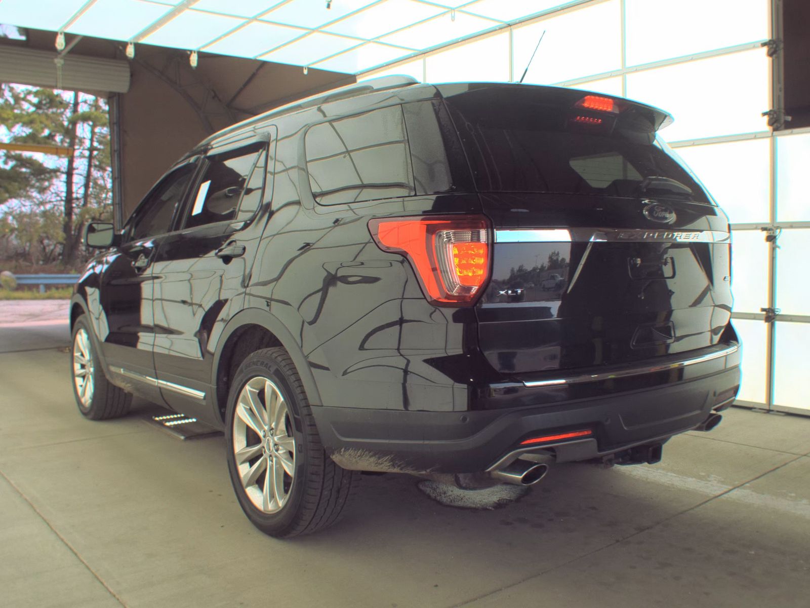 FORD EXPLORER - 9