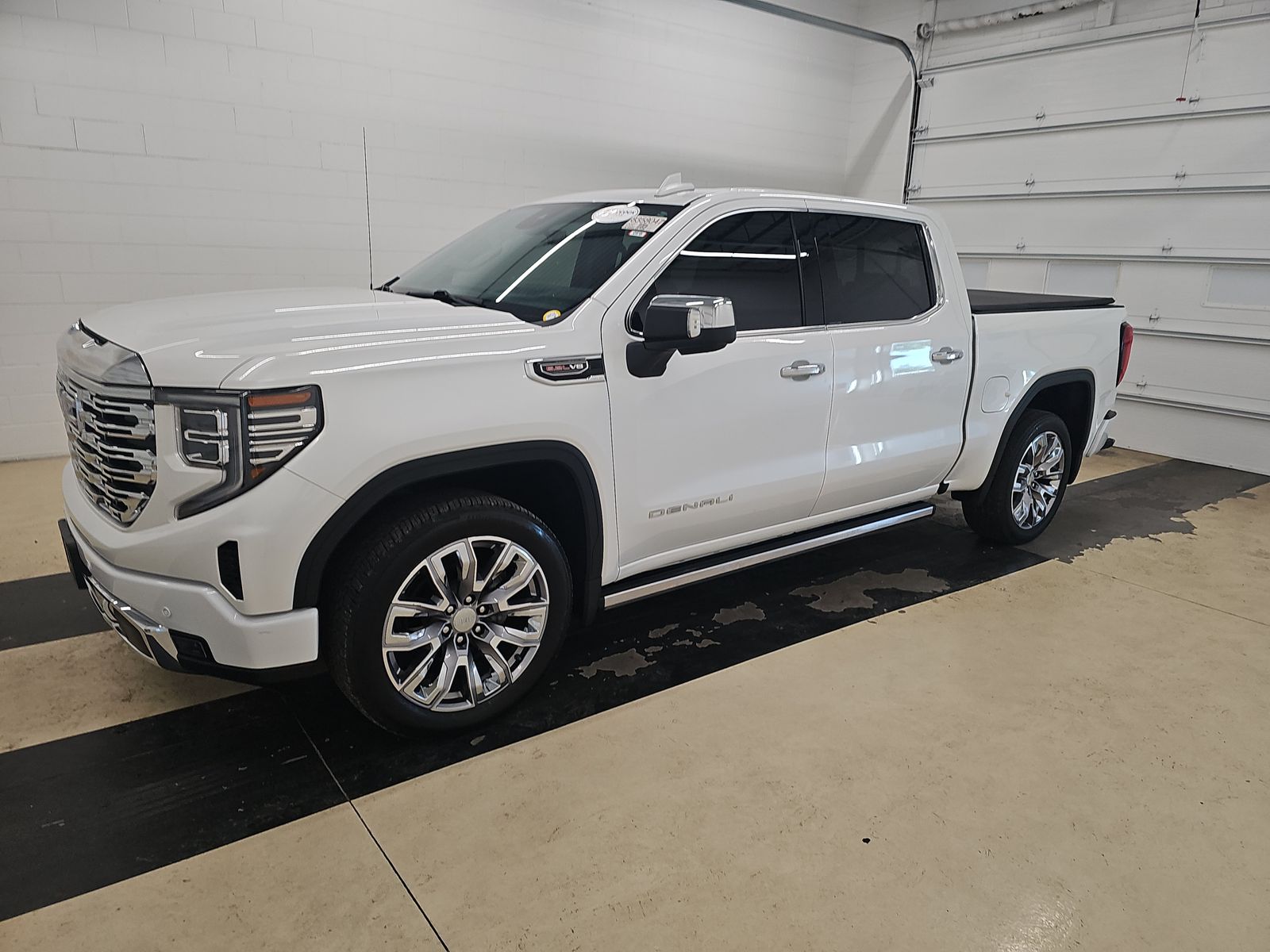 2024 GMC Sierra 4WD Crew Cab Short Box Denali's photo