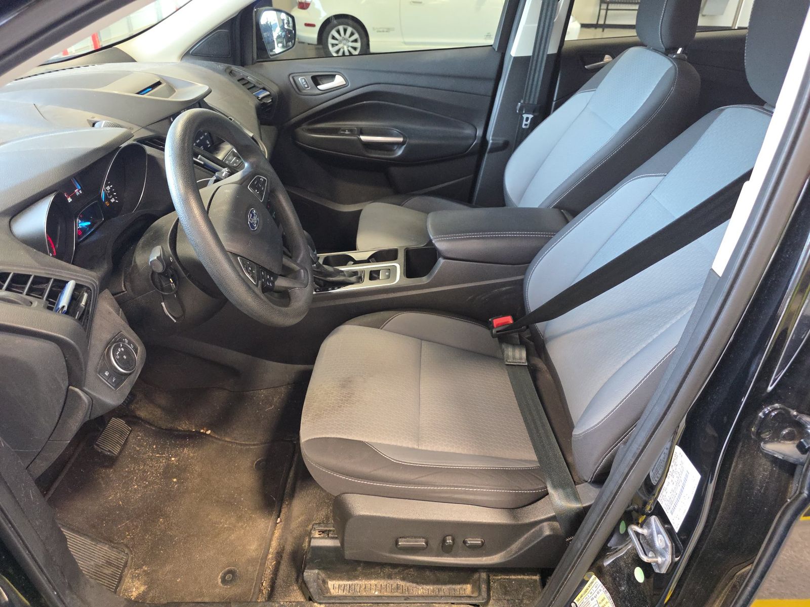 FORD ESCAPE - 8