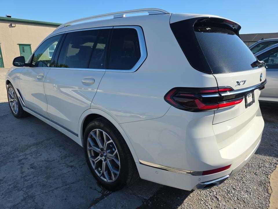 2023 BMW X7 xDrive40i AWD