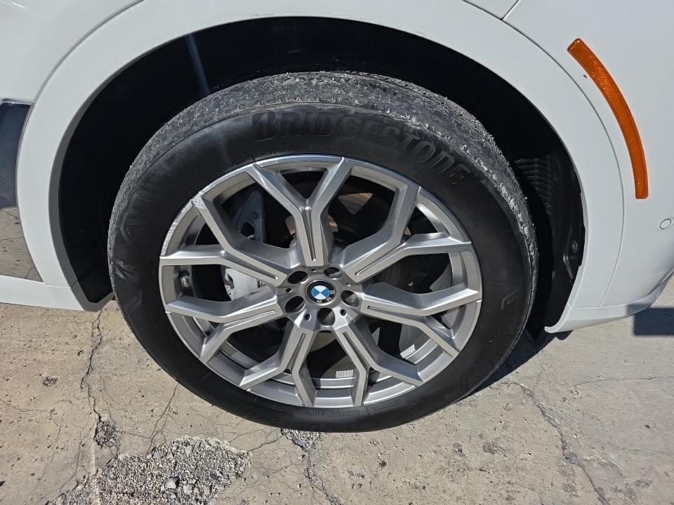 2023 BMW X7 xDrive40i AWD
