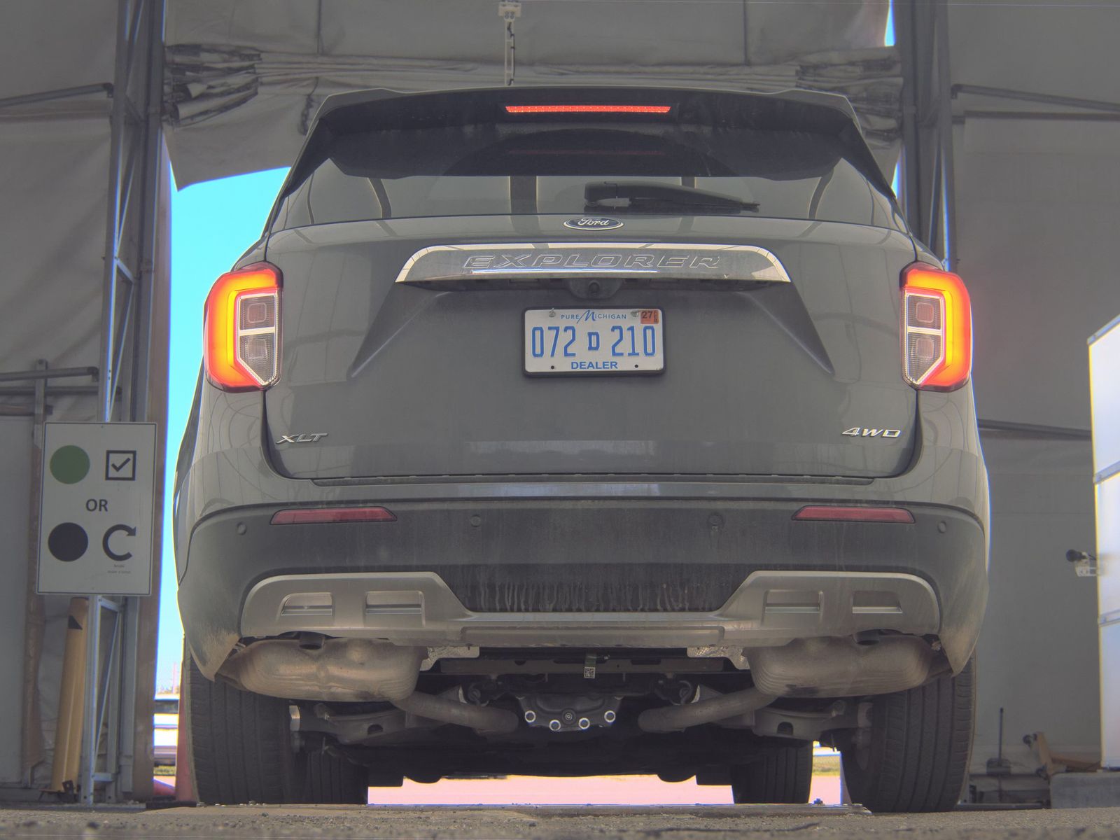FORD EXPLORER - 8