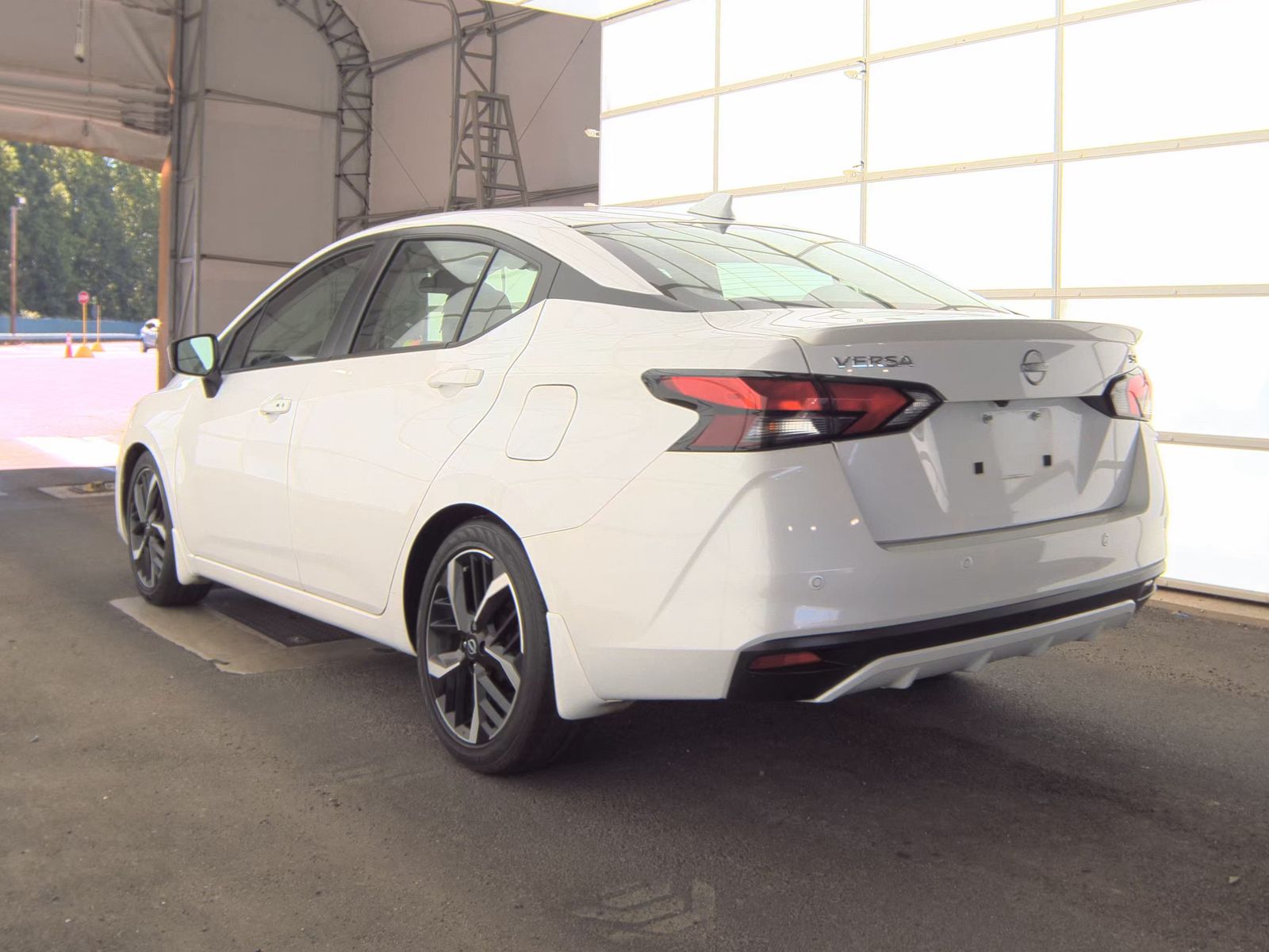 NISSAN VERSA - 9
