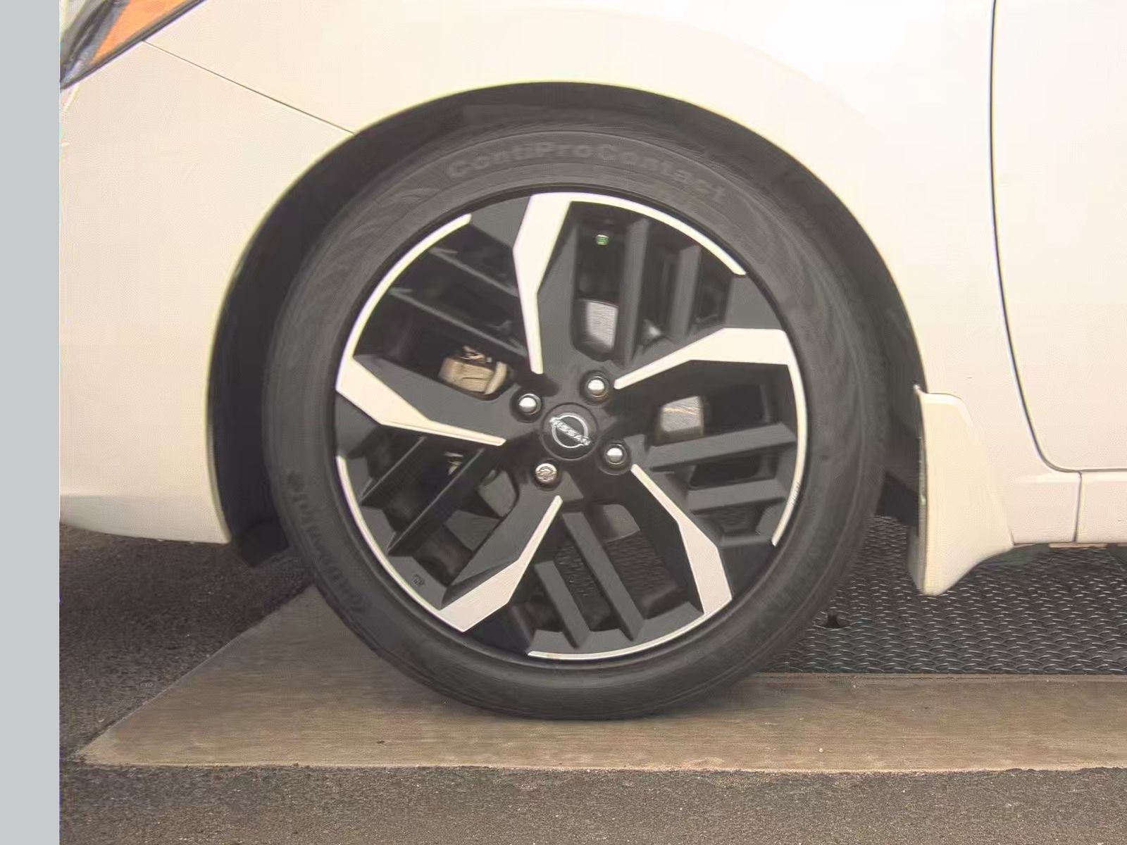 NISSAN VERSA - 10