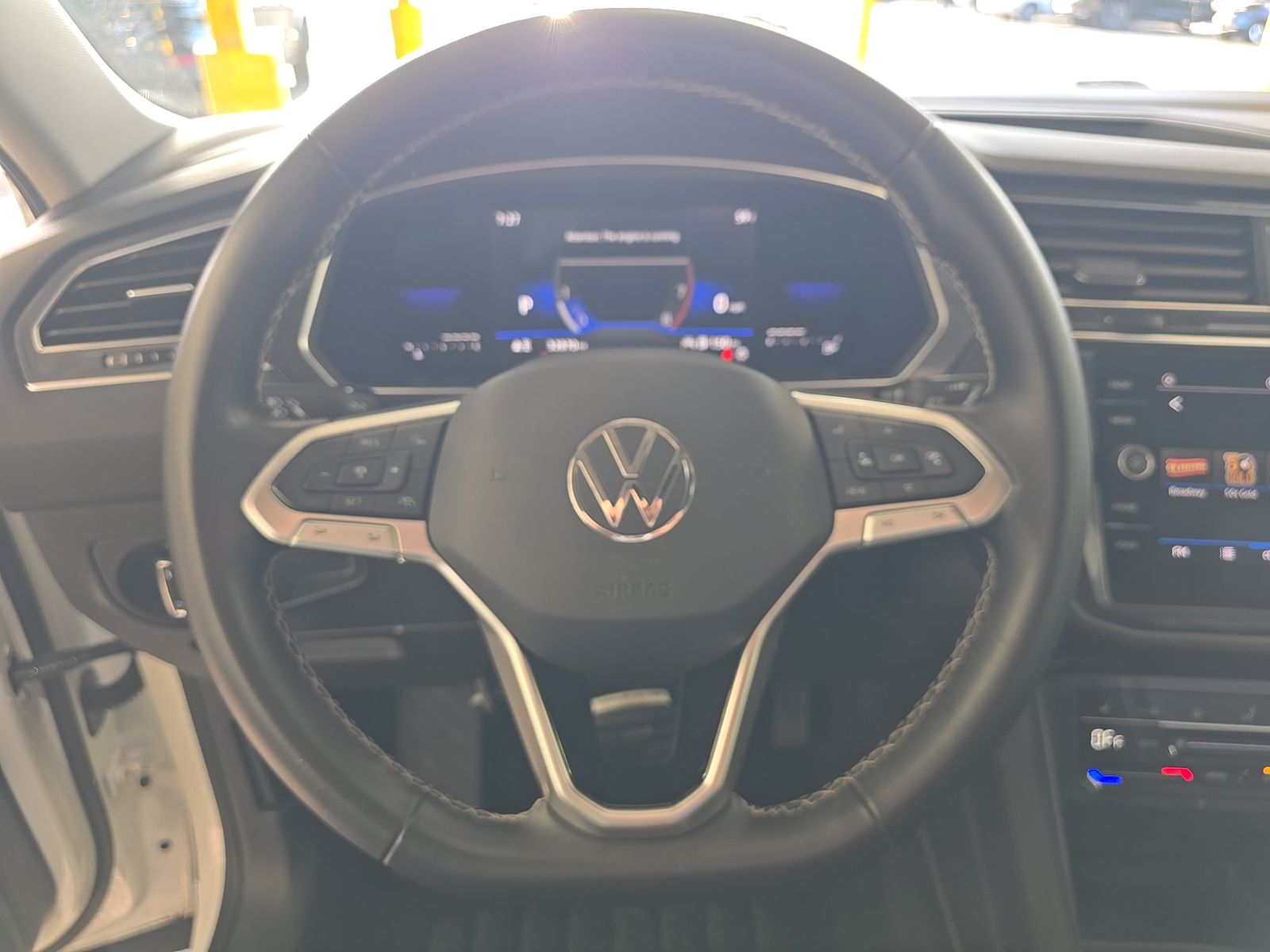 2022 Volkswagen Tiguan 2.0T SE FWD