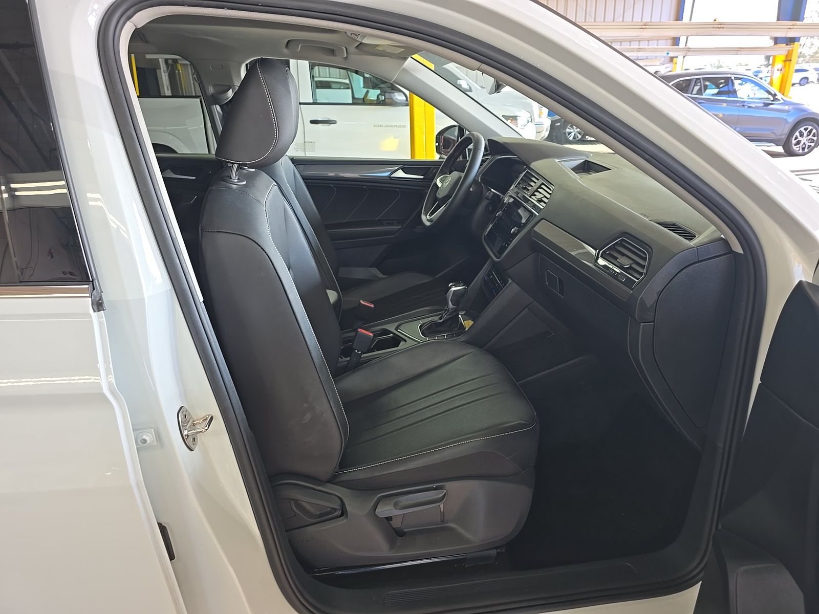 2022 Volkswagen Tiguan 2.0T SE FWD