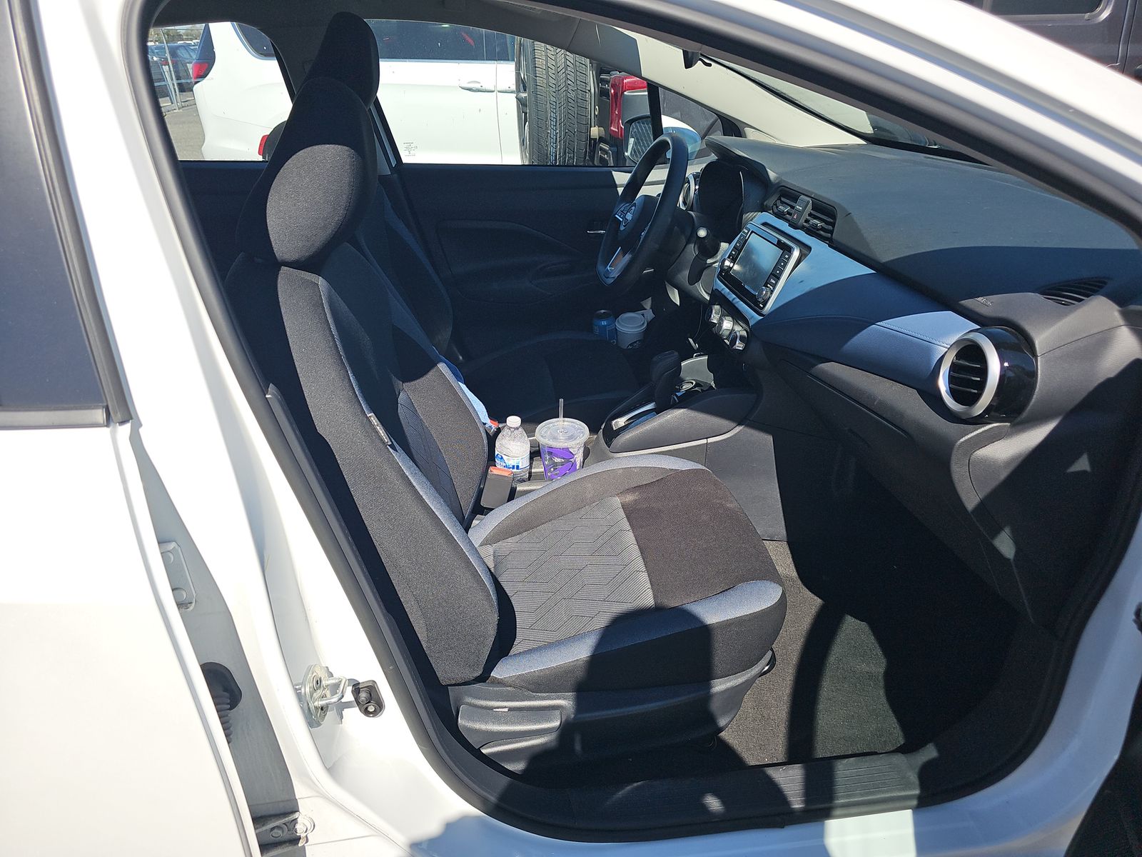 NISSAN VERSA - 9