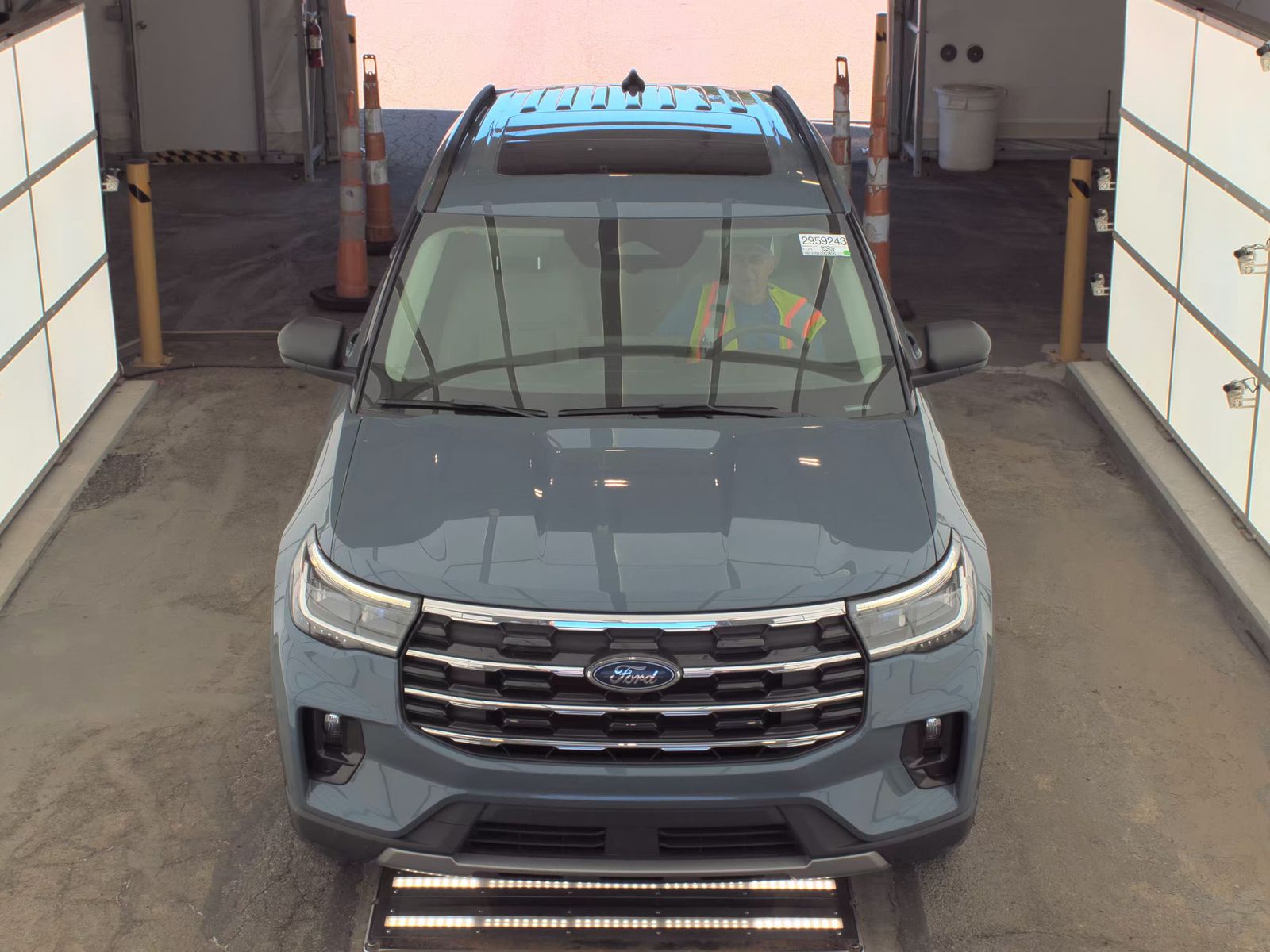 FORD EXPLORER - 3