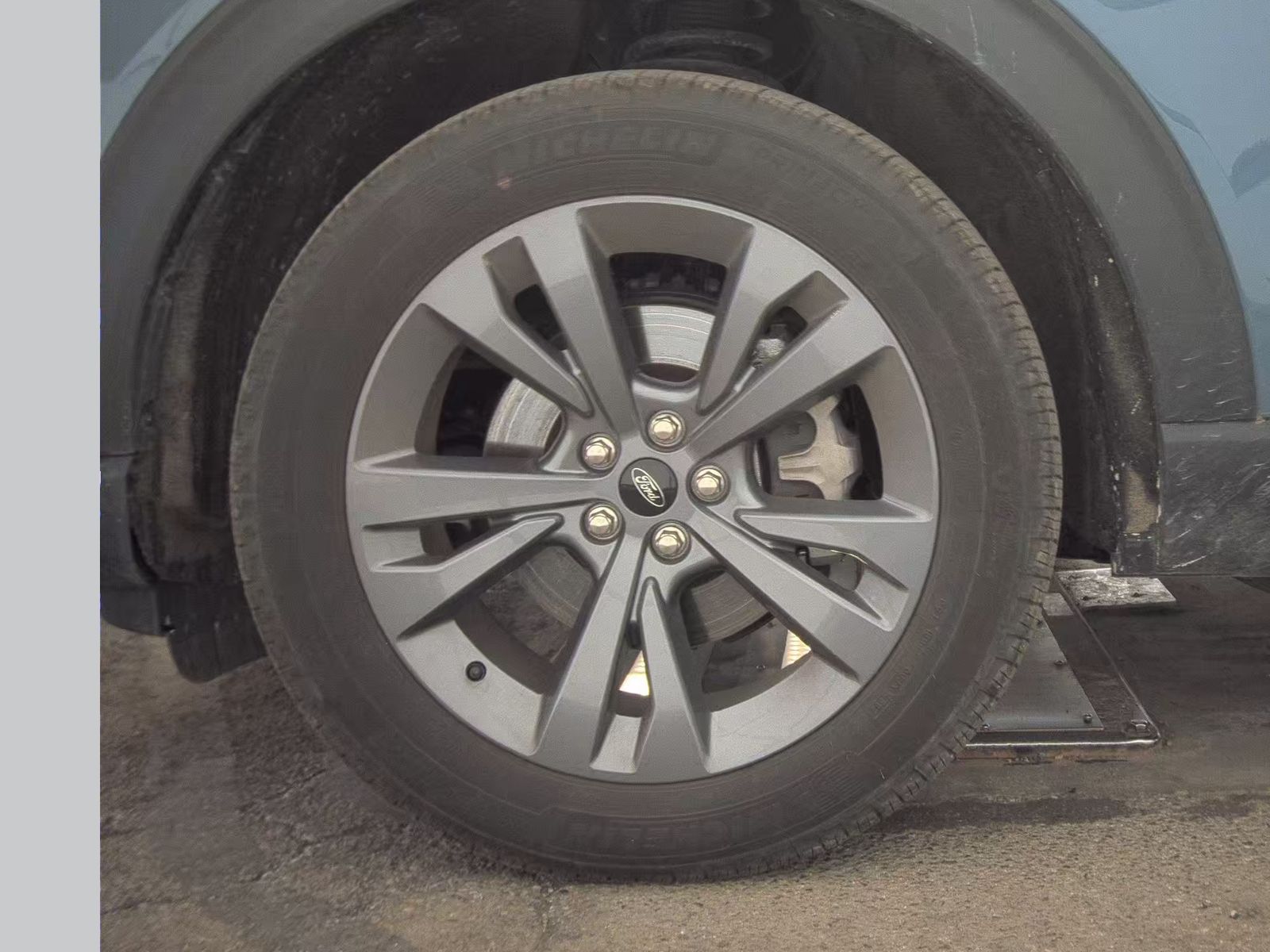 FORD EXPLORER - 10