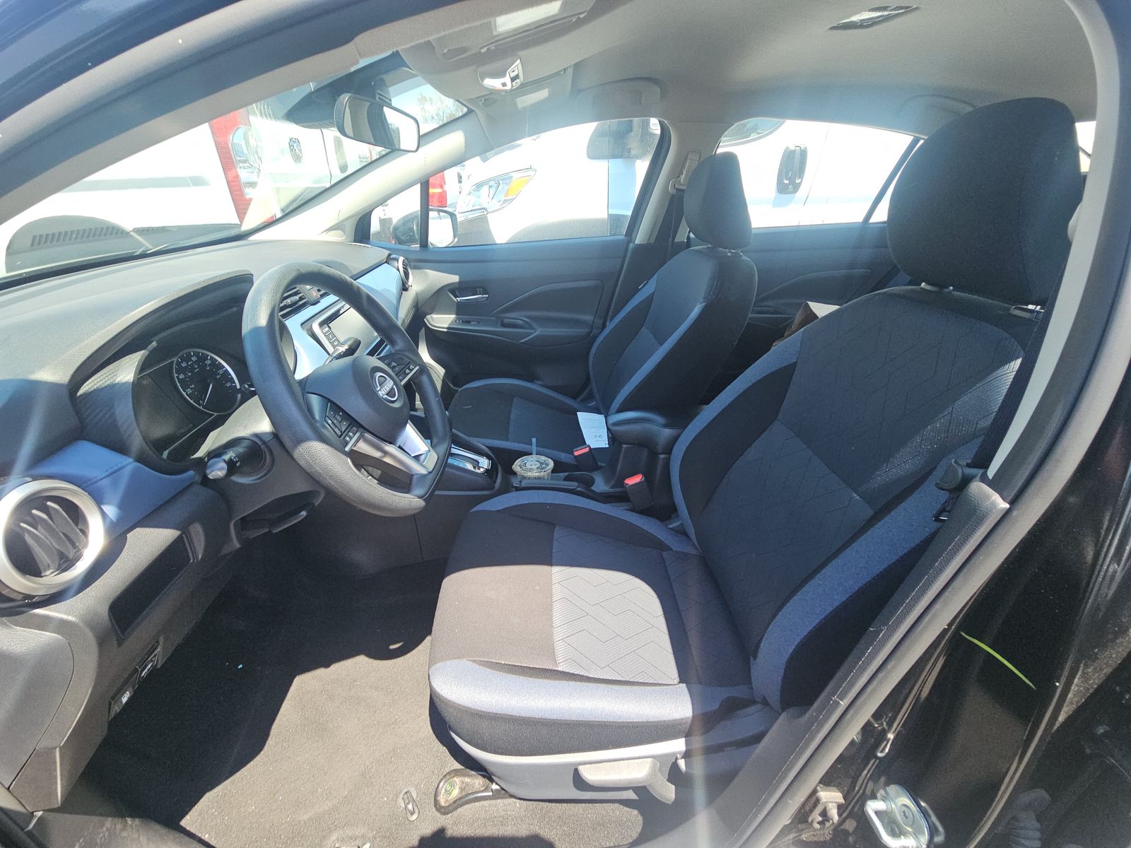 NISSAN VERSA - 8