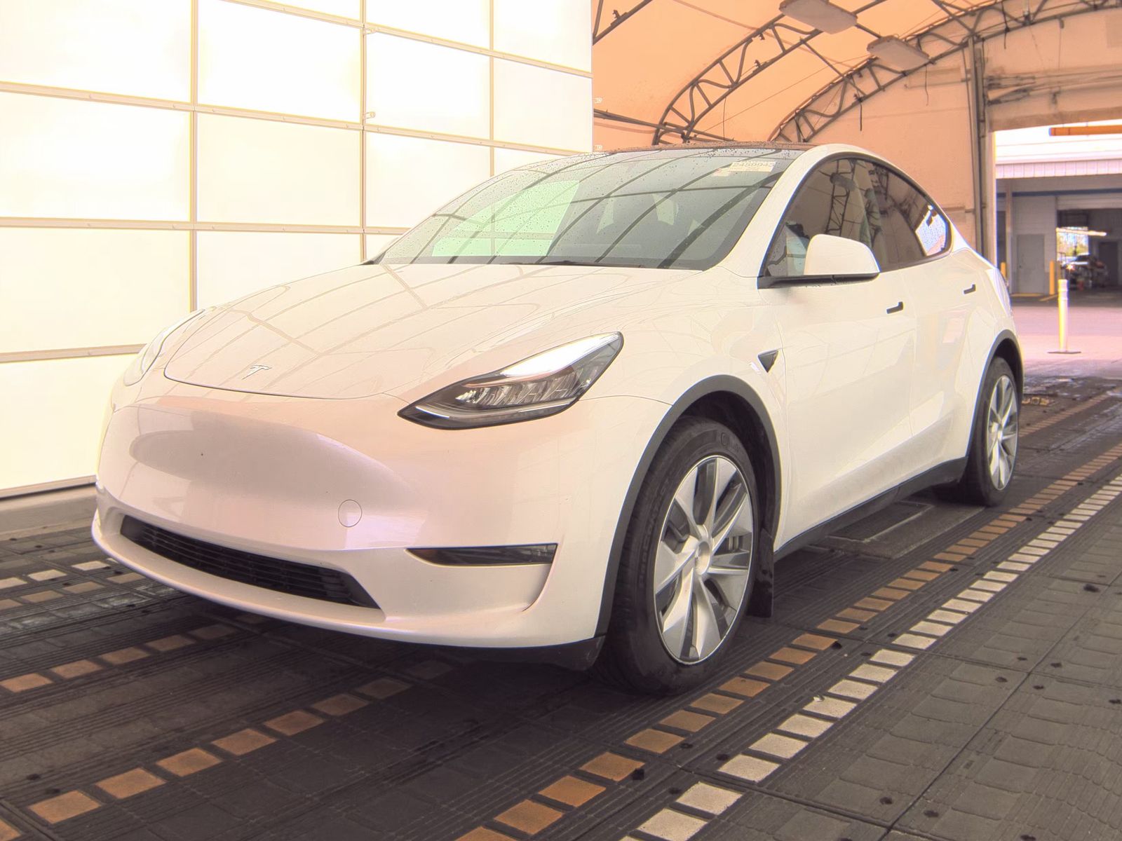 TESLA MODEL Y - 1