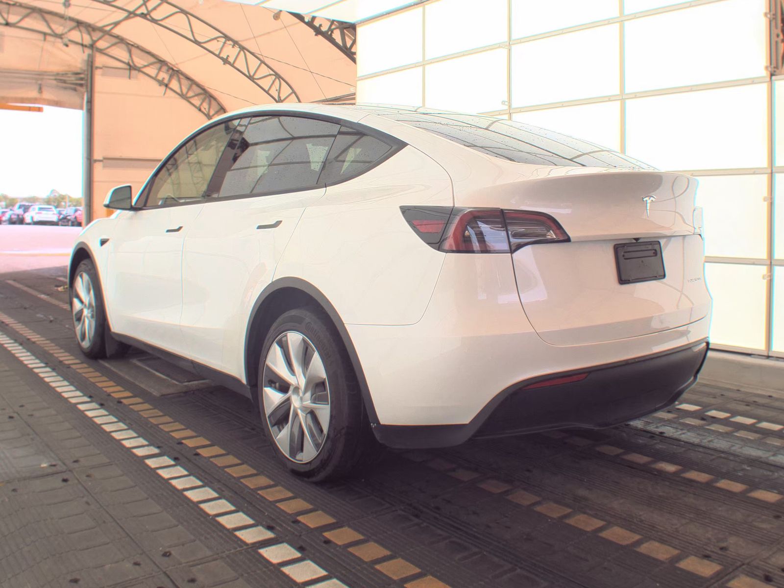 TESLA MODEL Y - 9