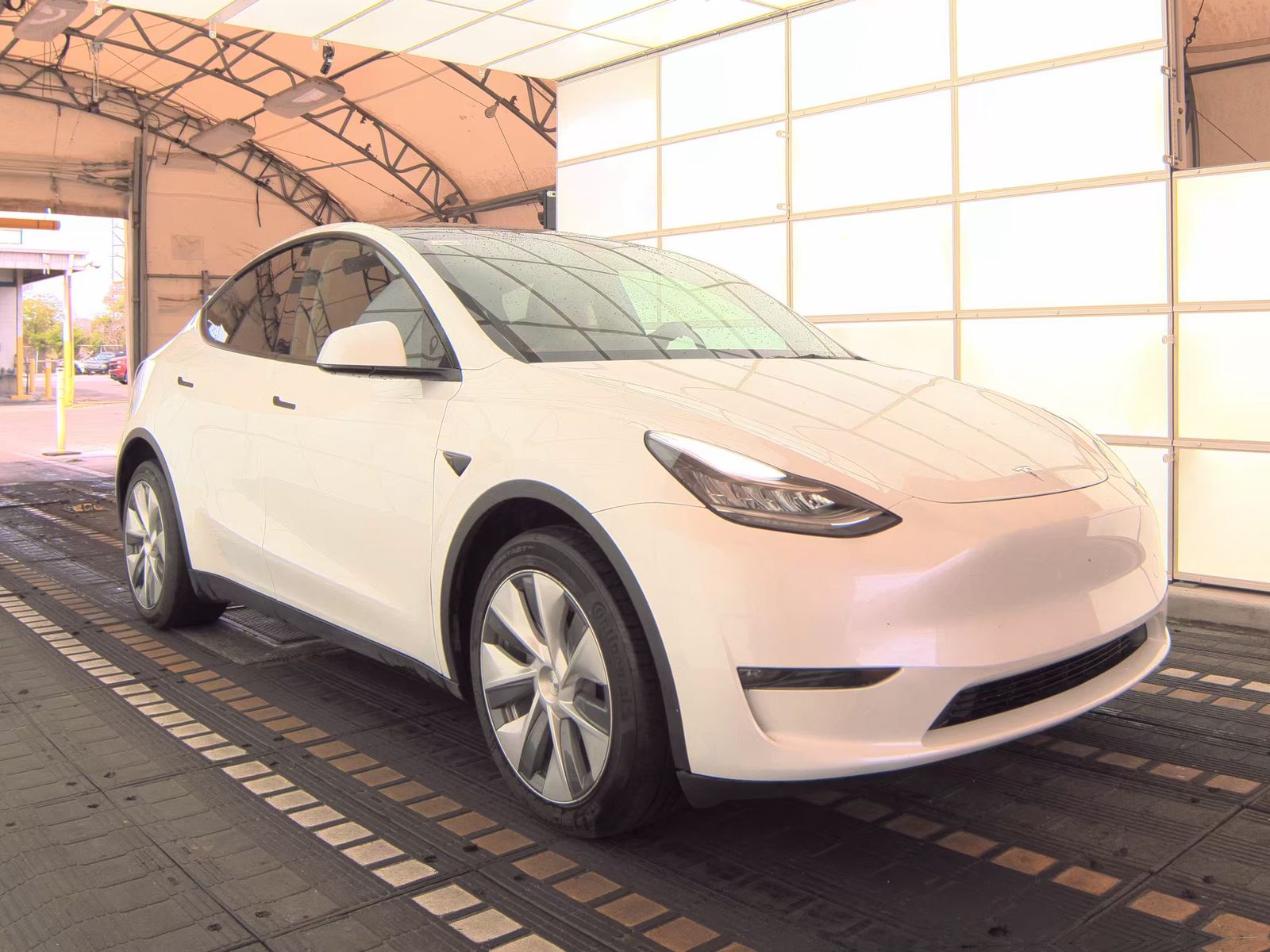 TESLA MODEL Y - 5