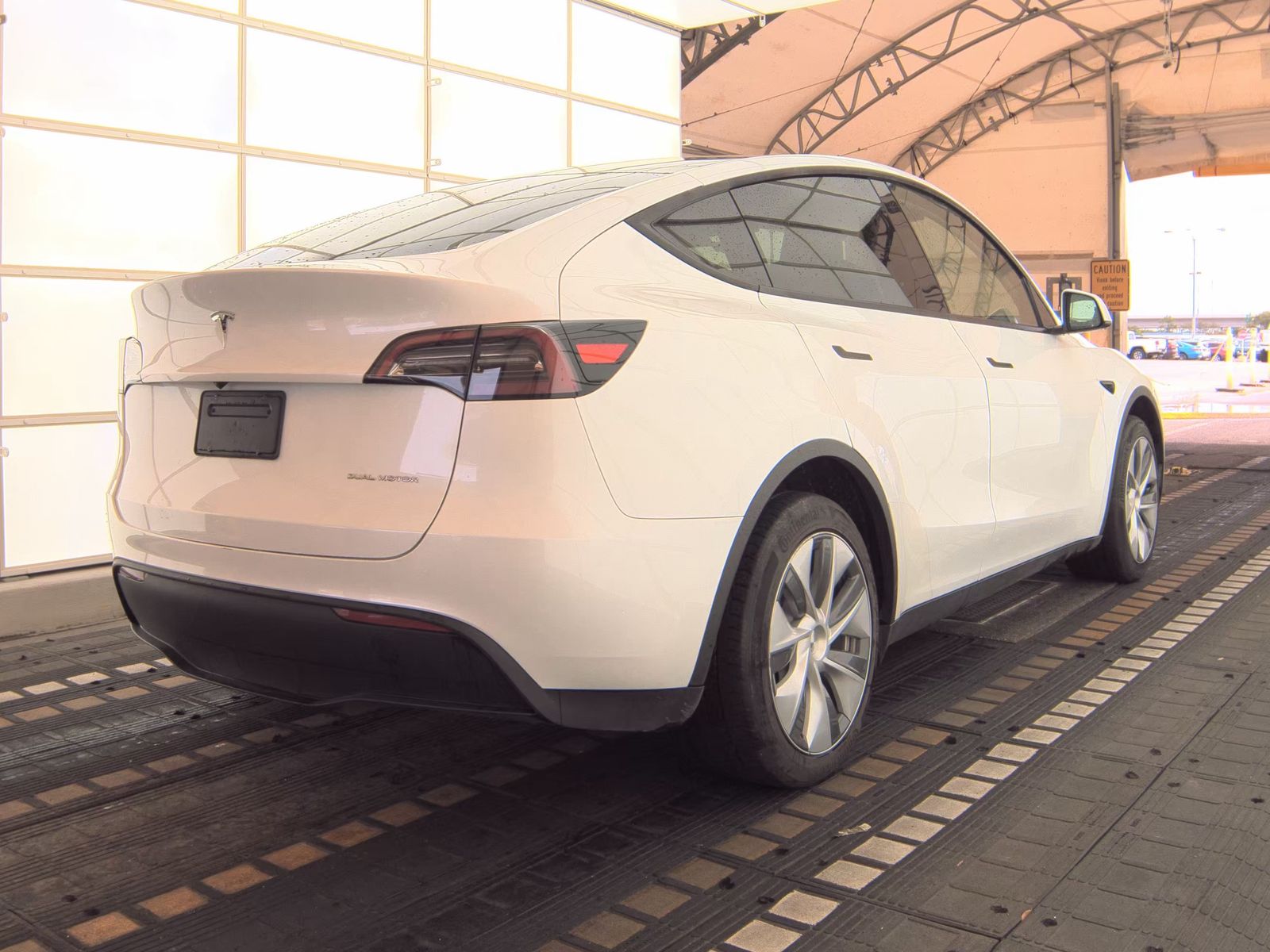TESLA MODEL Y - 6