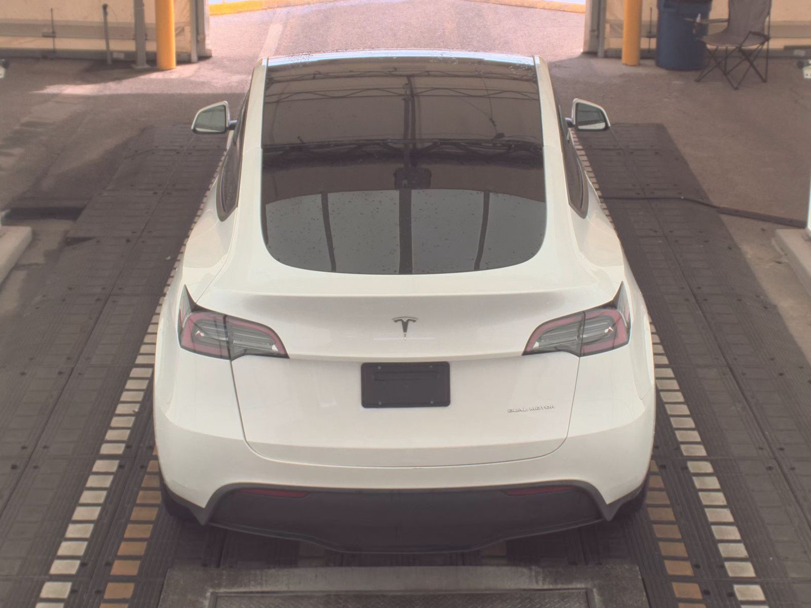 TESLA MODEL Y - 7