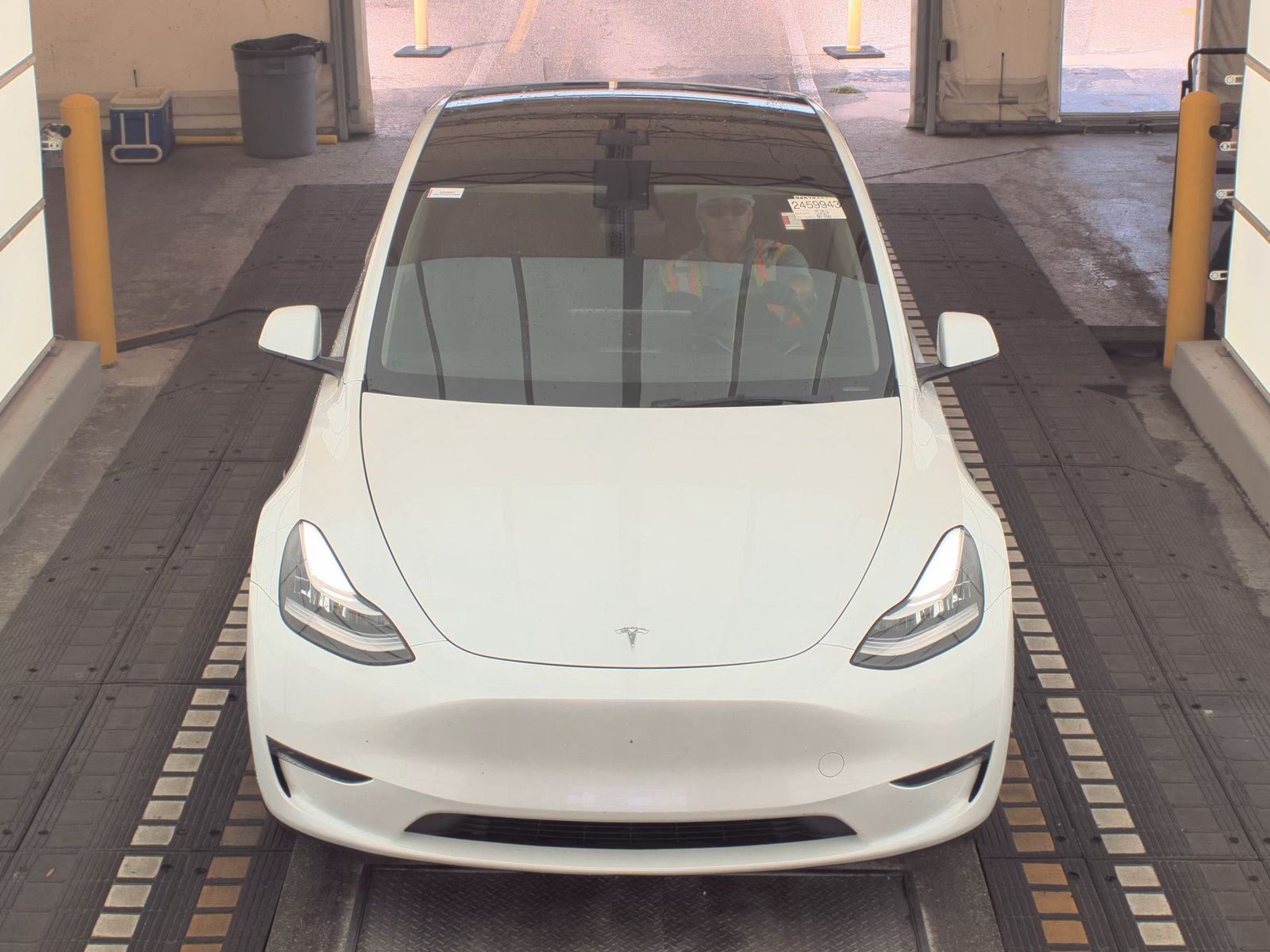 TESLA MODEL Y - 3