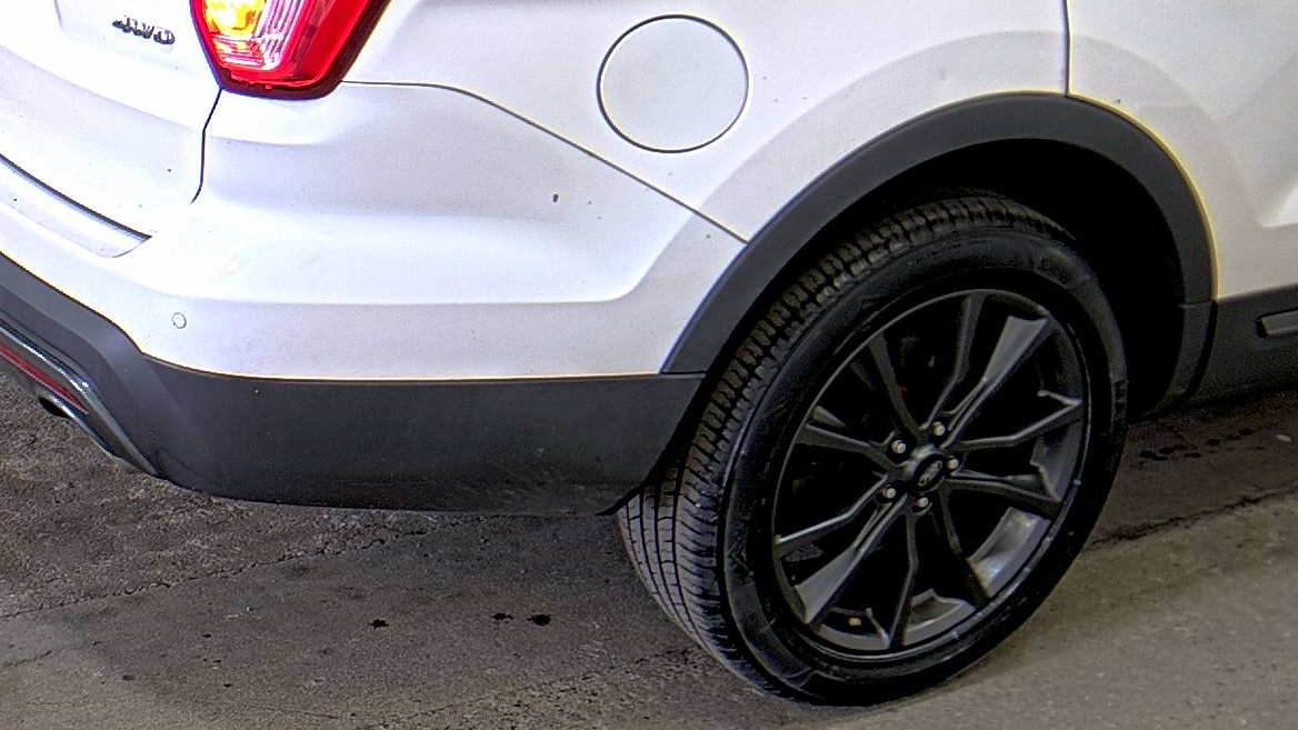 FORD EXPLORER - 10