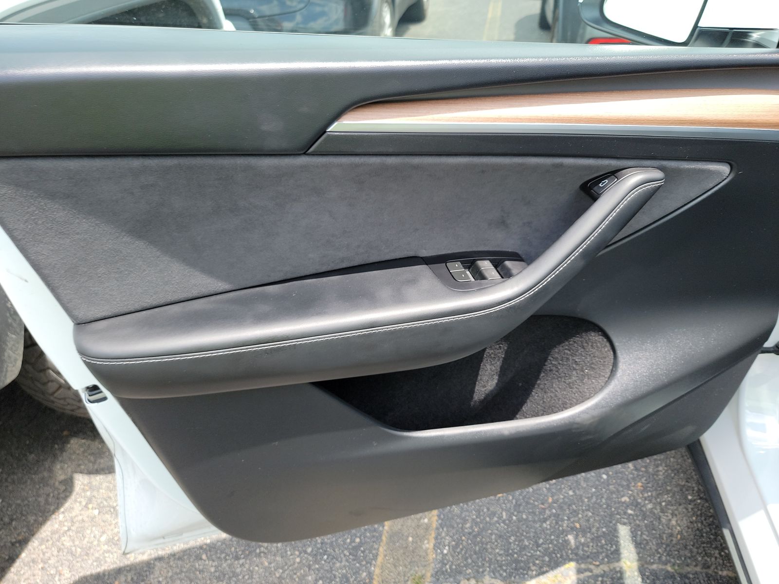 TESLA MODEL Y - 10