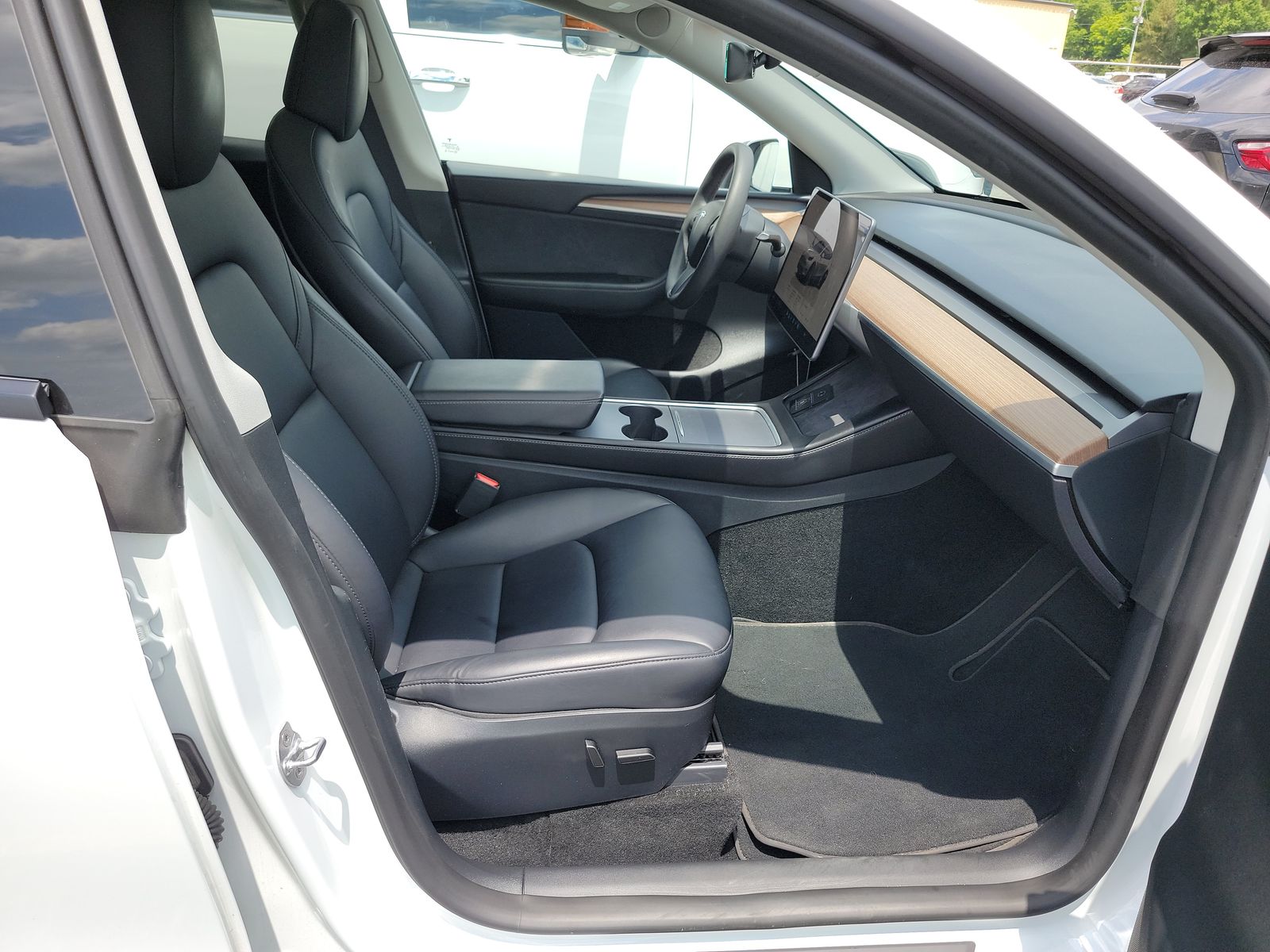 TESLA MODEL Y - 9