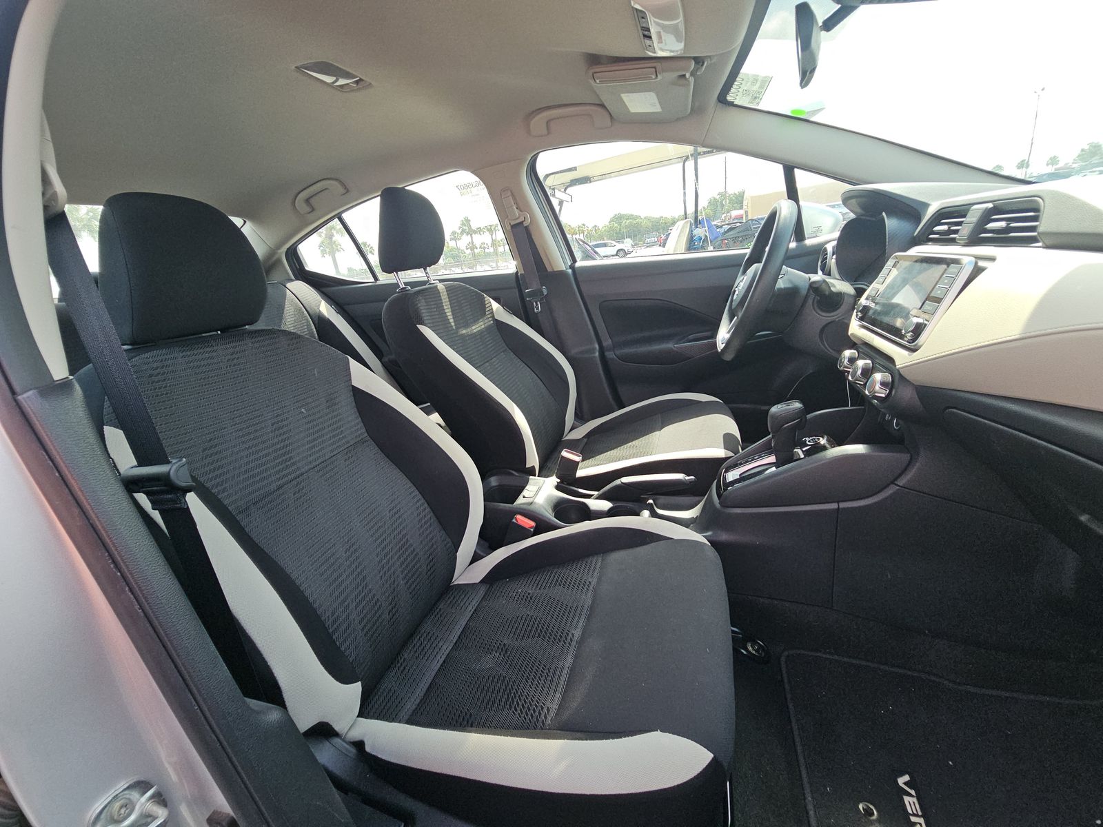 NISSAN VERSA - 9