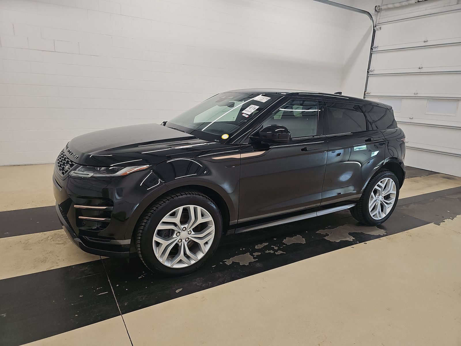 2023 Land Rover Range Rover Evoque R-Dynamic SE's photo