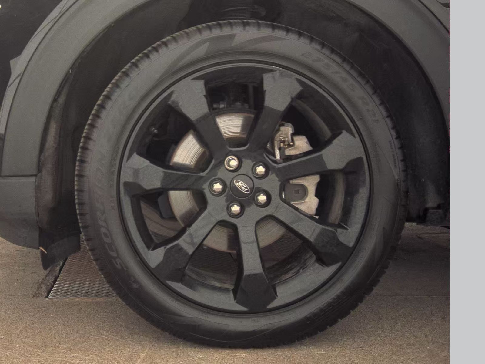 FORD EXPLORER - 10