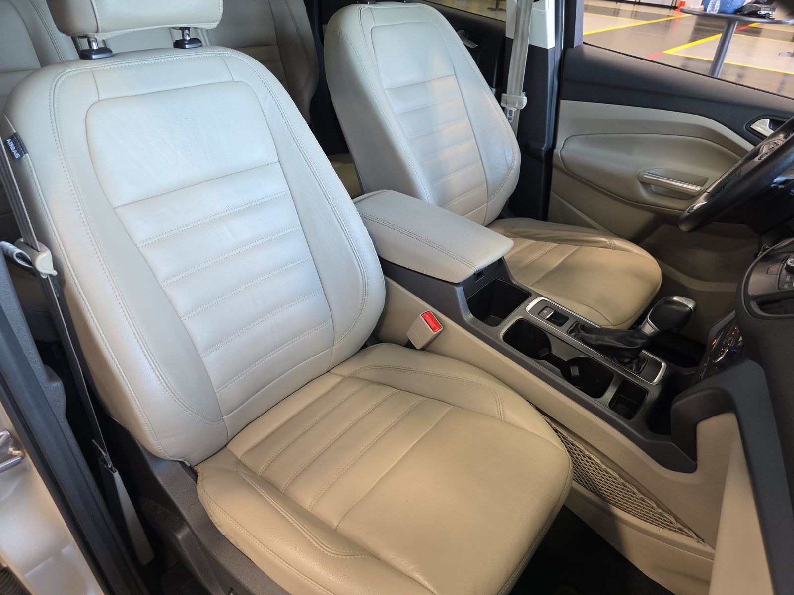FORD ESCAPE - 9