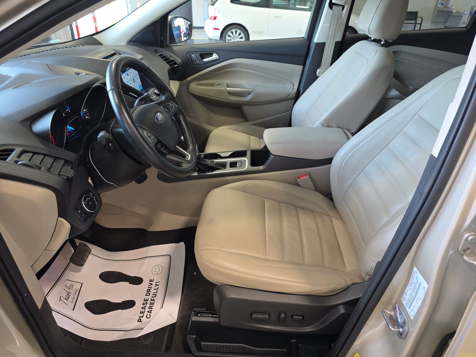 FORD ESCAPE - 8