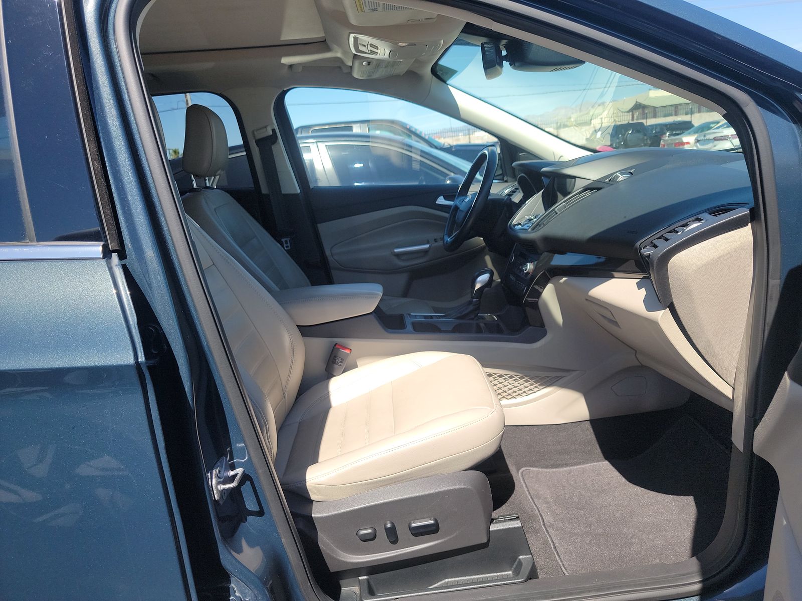 FORD ESCAPE - 9